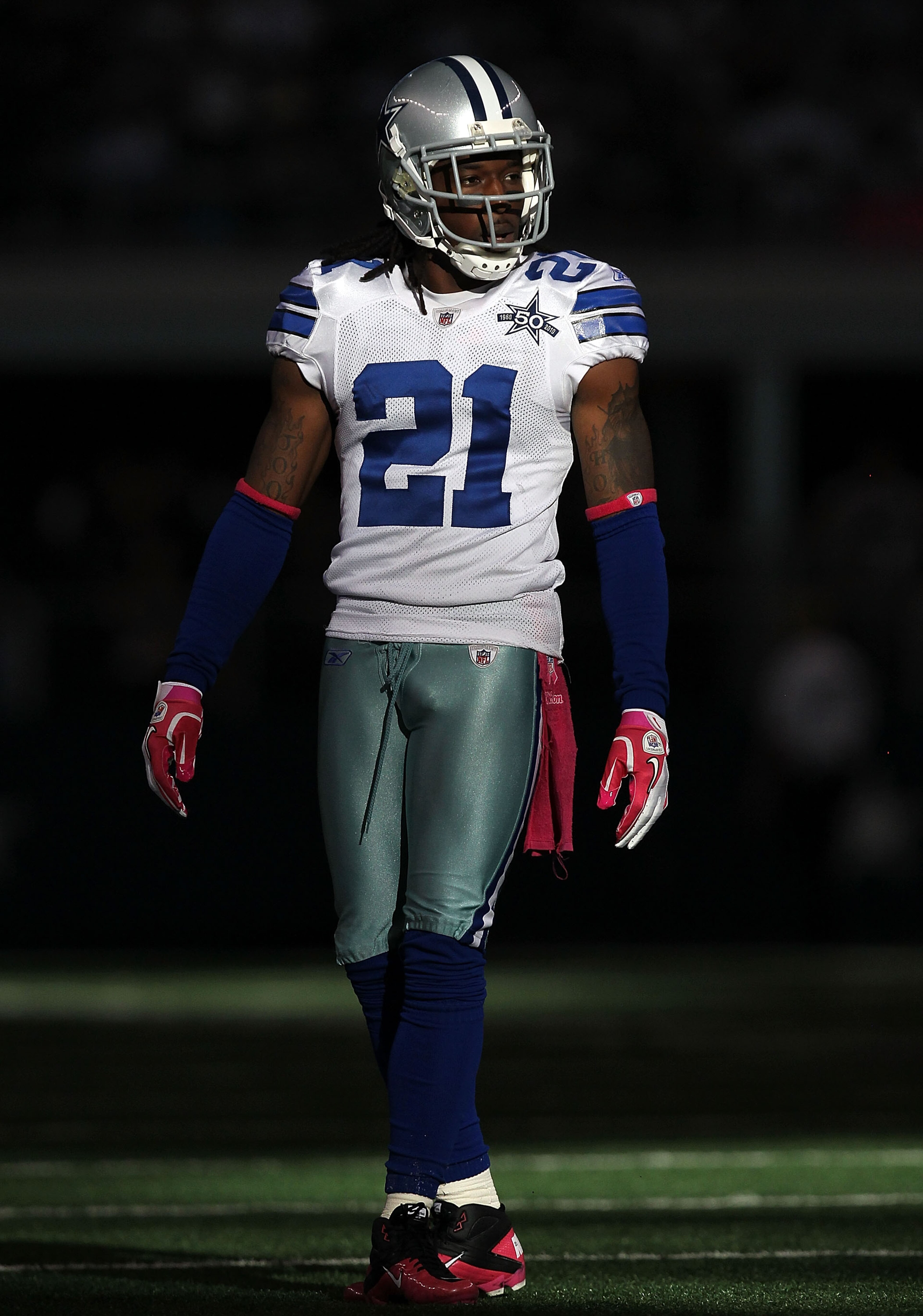 ARLINGTON, TX - OCTOBER 10:  Cornerback Mike Jenkins #21 of the Dallas Cowboys at Cowboys Stadium on October 10, 2010 in Arlington, Texas.  (Photo by Ronald Martinez/Getty Images)