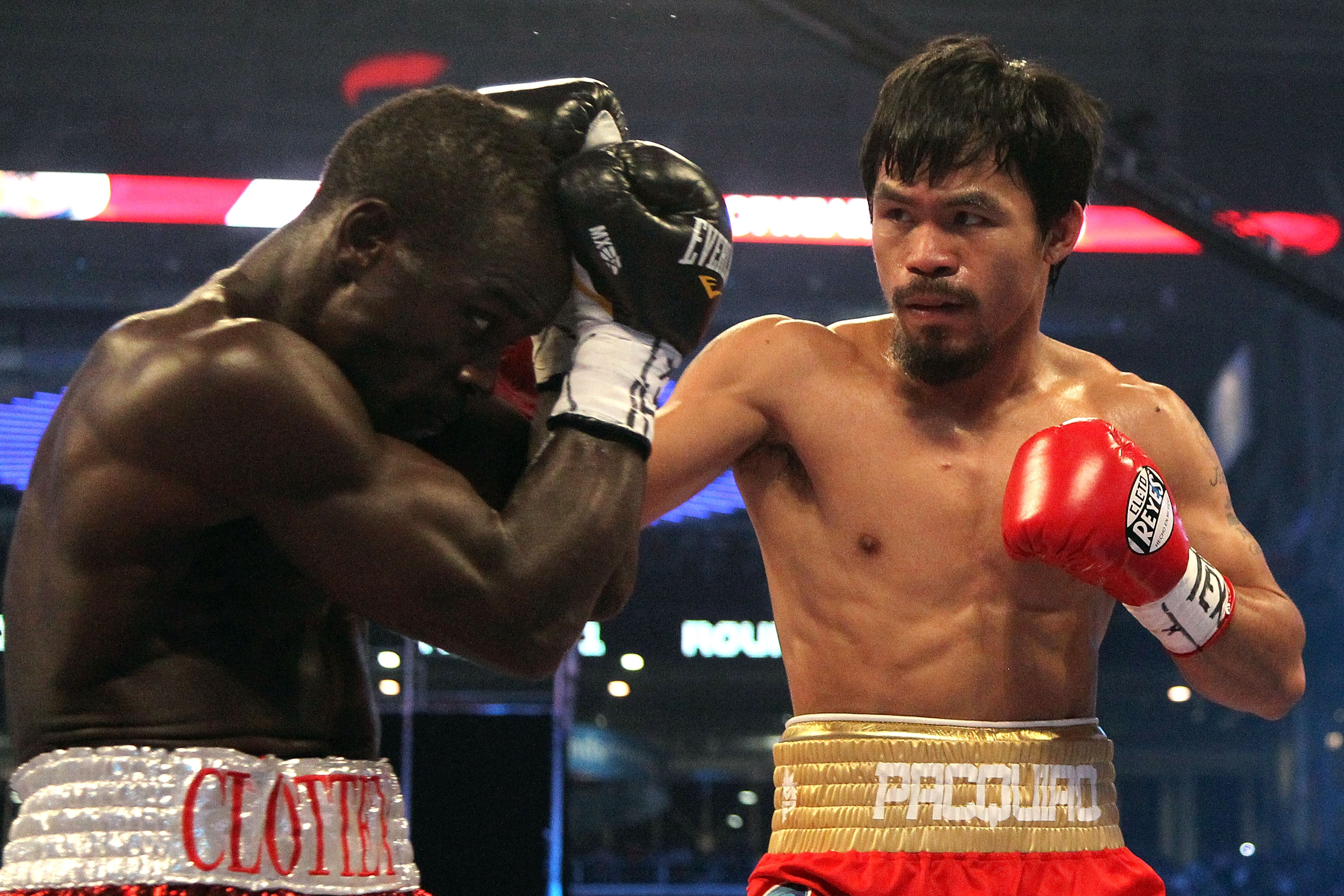 ARLINGTON, TX - MARCH 13:  (R-L) Manny Pacquiao of the Philippines throws a right to the head of Joshua Clottey of Ghana during the WBO welterweight title fight at Cowboys Stadium on March 13, 2010 in Arlington, Texas.  (Photo by Jed Jacobsohn/Getty Image