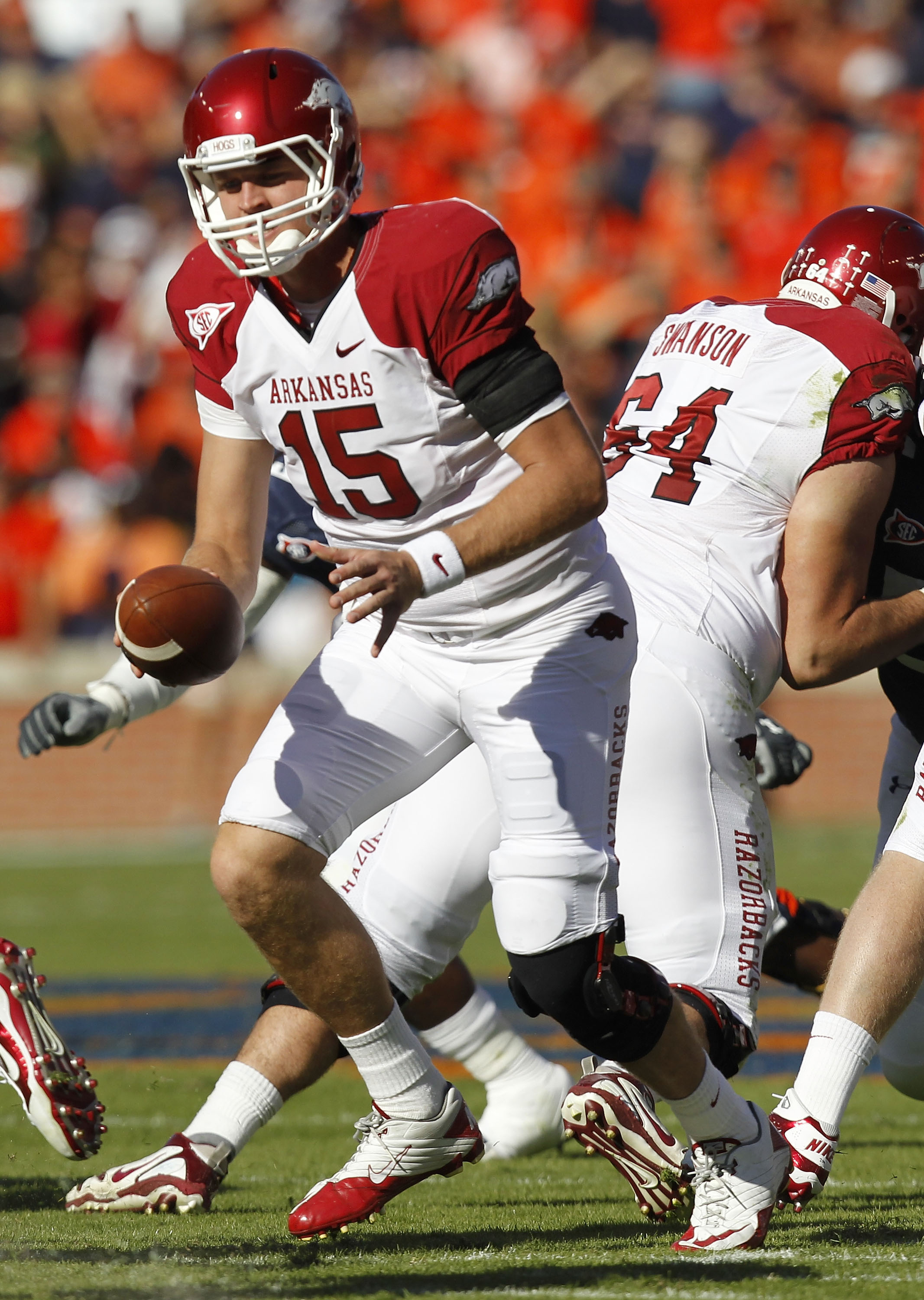 AUBURN, AL - OCTOBER 16:  Quarterback Ryan Mallett #15 of the Arkansas Razorbacks looks to hand the ball off to a running back during the game against the Auburn Tigers at Jordan-Hare Stadium on October 16, 2010 in Auburn, Alabama.  The Tigers beat the Ra