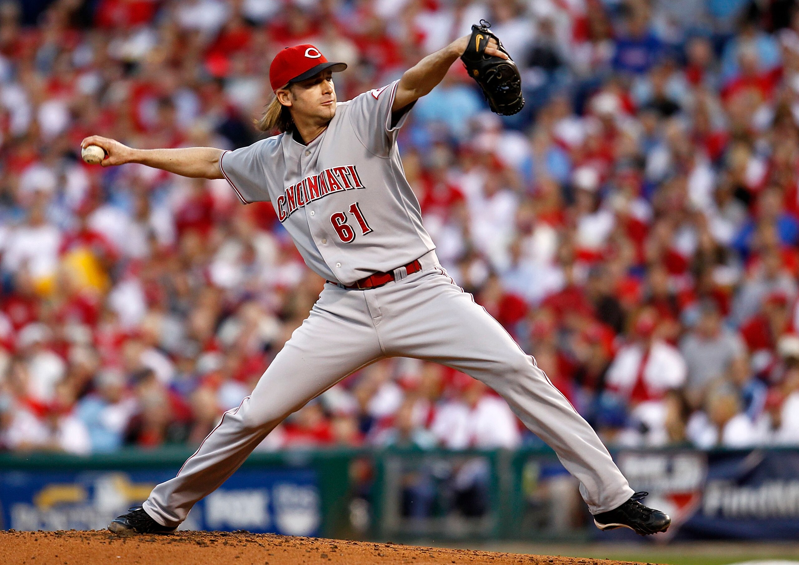 PHILADELPHIA - OCTOBER 08: Bronson Arroyo #61 of the Cincinnati Reds pitches in Game 2 of the NLDS against the Philadelphia Phillies at Citizens Bank Park on October 8, 2010 in Philadelphia, Pennsylvania. (Photo by Jeff Zelevansky/Getty Images) PHILADELPHIA - OCTOBER 08: Bronson Arroyo #61 of the Cincinnati Reds pitches in Game 2 of the NLDS against the Philadelphia Phillies at Citizens Bank Park on October 8, 2010 in Philadelphia, Pennsylvania. (Photo by Jeff Zelevansky/Getty Images)