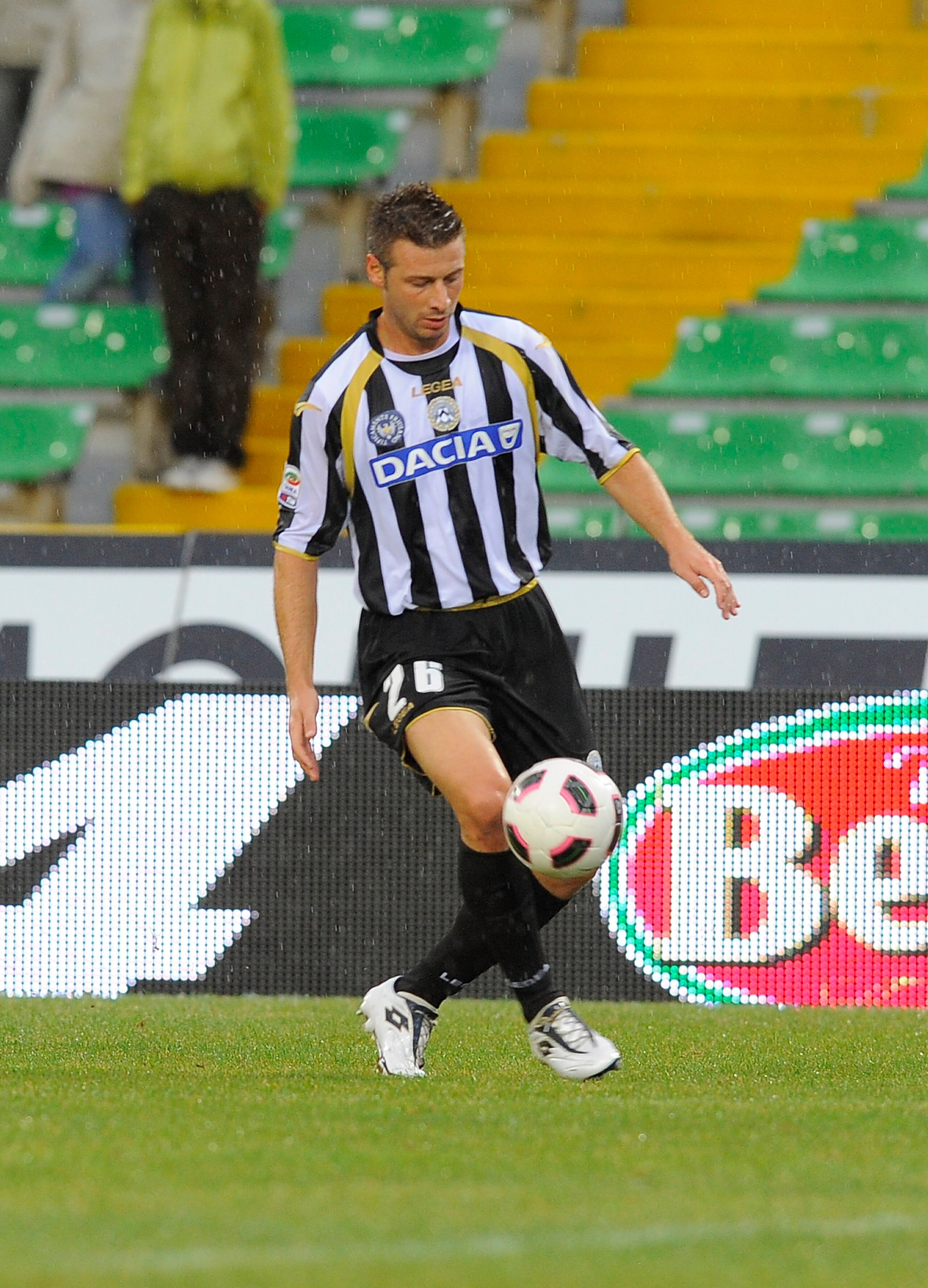 UDINE, ITALY - AUGUST 28:  Giovanni Pasquale of Udinese controll the ball during the Serie A match between Udinese and Genoa at Stadio Friuli on August 28, 2010 in Udine, Italy.  (Photo by Dino Panato/Getty Images)