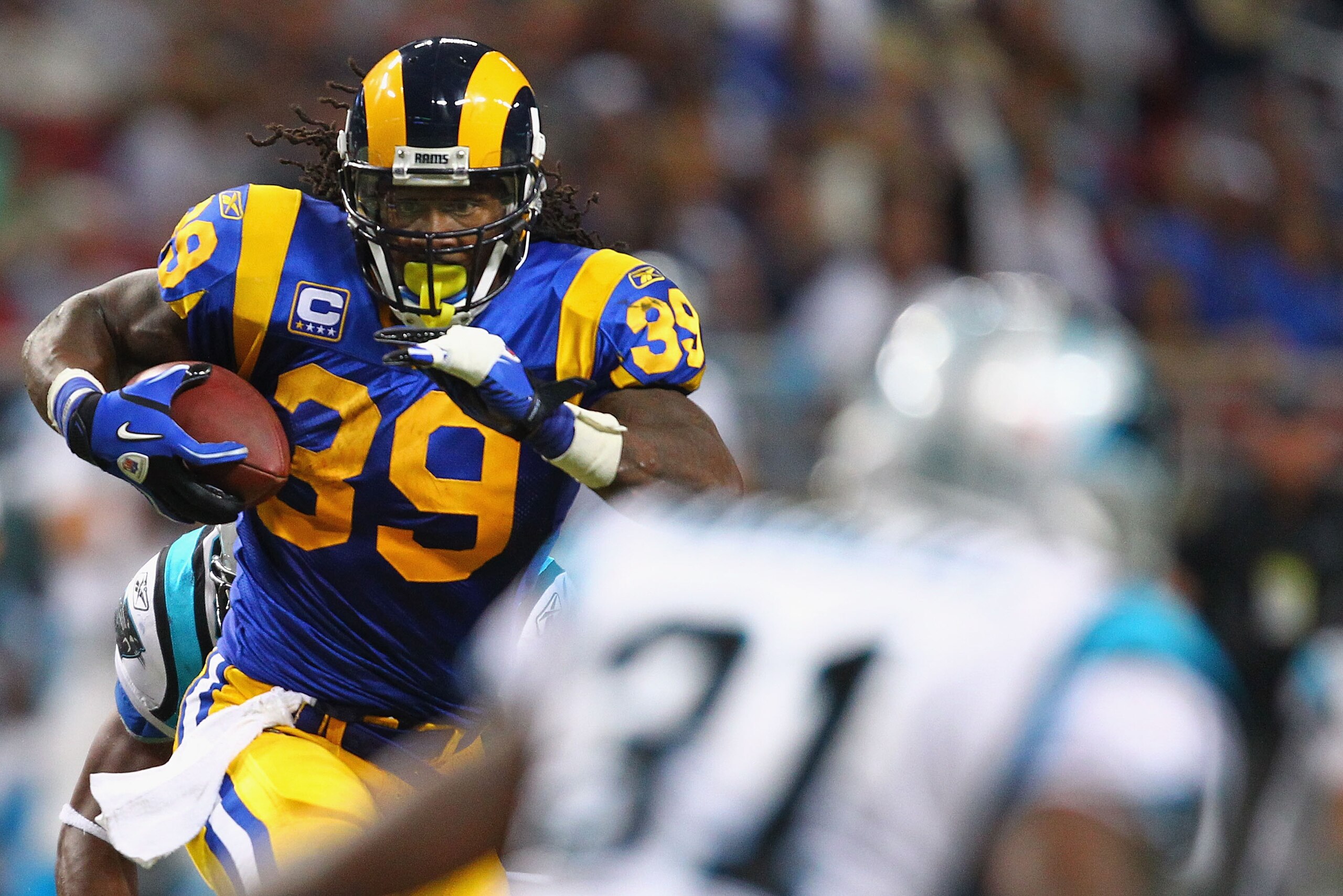 ST. LOUIS - OCTOBER 31: Steven Jackson #39 of the St. Louis Rams rushes against the Carolina Panthers at the Edward Jones Dome on October 31, 2010 in St. Louis, Missouri.  The Rams beat the Panthers 20-10.  (Photo by Dilip Vishwanat/Getty Images)