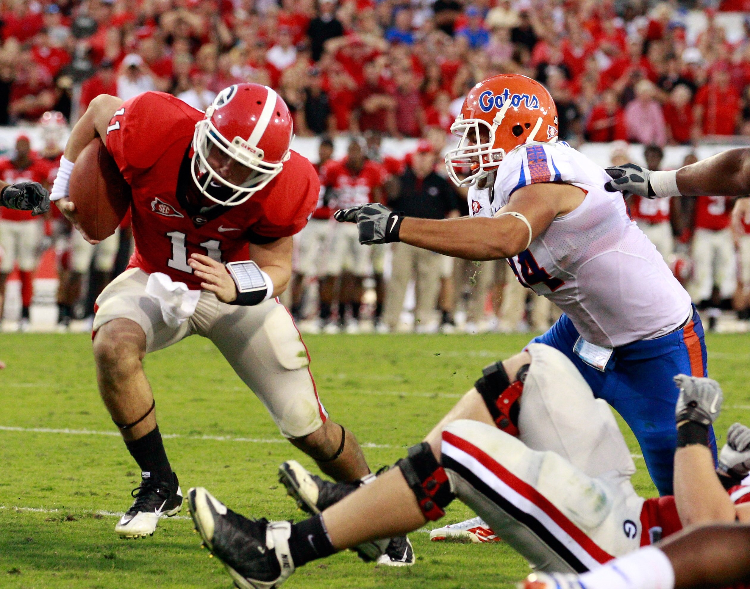 JACKSONVILLE, FL - OCTOBER 30:  Aaron Murray #11 of the Georgia Bulldogs runs past Justin Trattou #94 of the Florida Gators for a touchdown during the game at EverBank Field on October 30, 2010 in Jacksonville, Florida.  (Photo by Sam Greenwood/Getty Imag