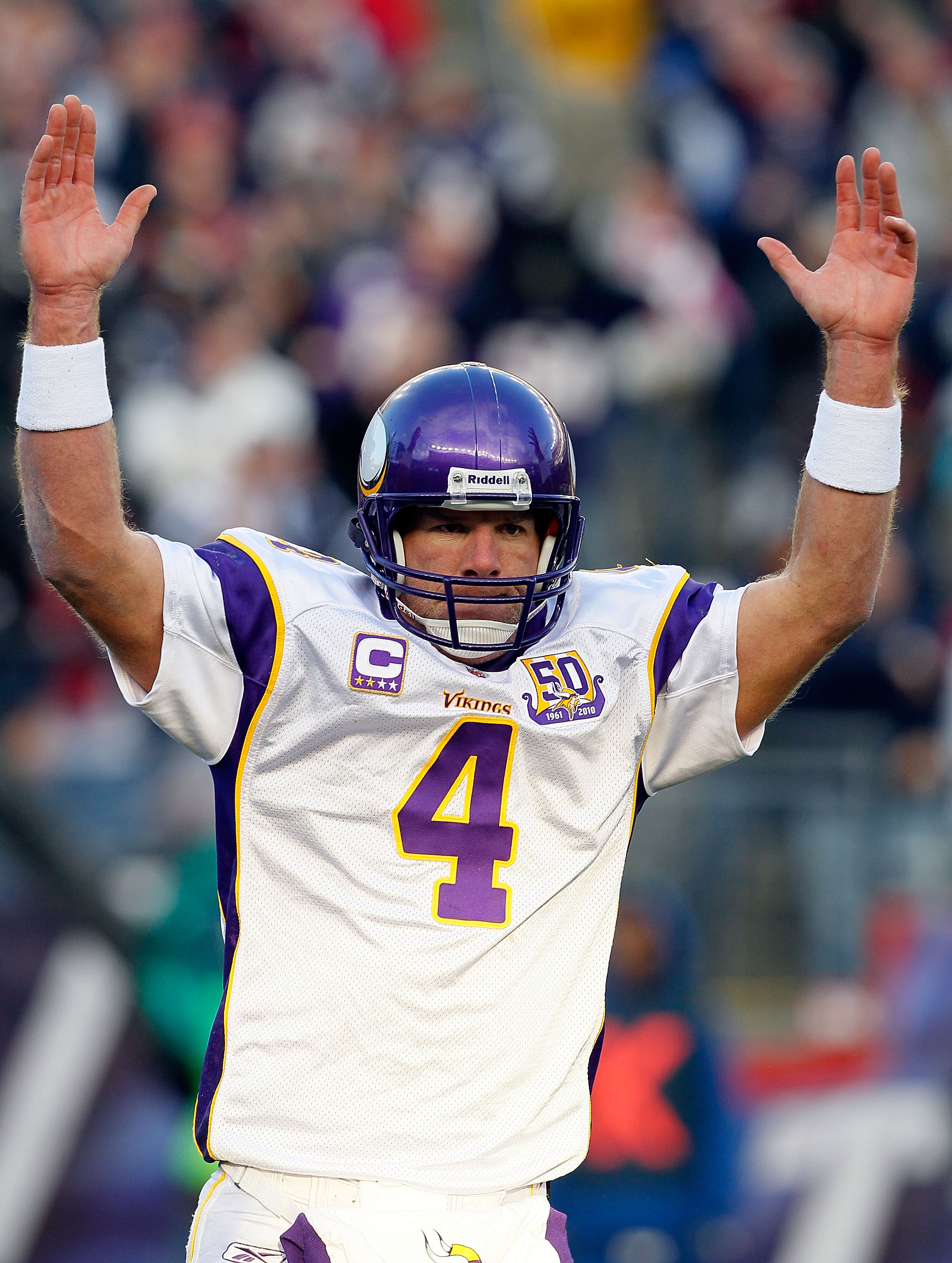 FOXBORO, MA - OCTOBER 31:  Brett Favre #4 of the Minnesota Vikings signals touchdown in the first half against the New England Patriots at Gillette Stadium on October 31, 2010 in Foxboro, Massachusetts. (Photo by Jim Rogash/Getty Images)