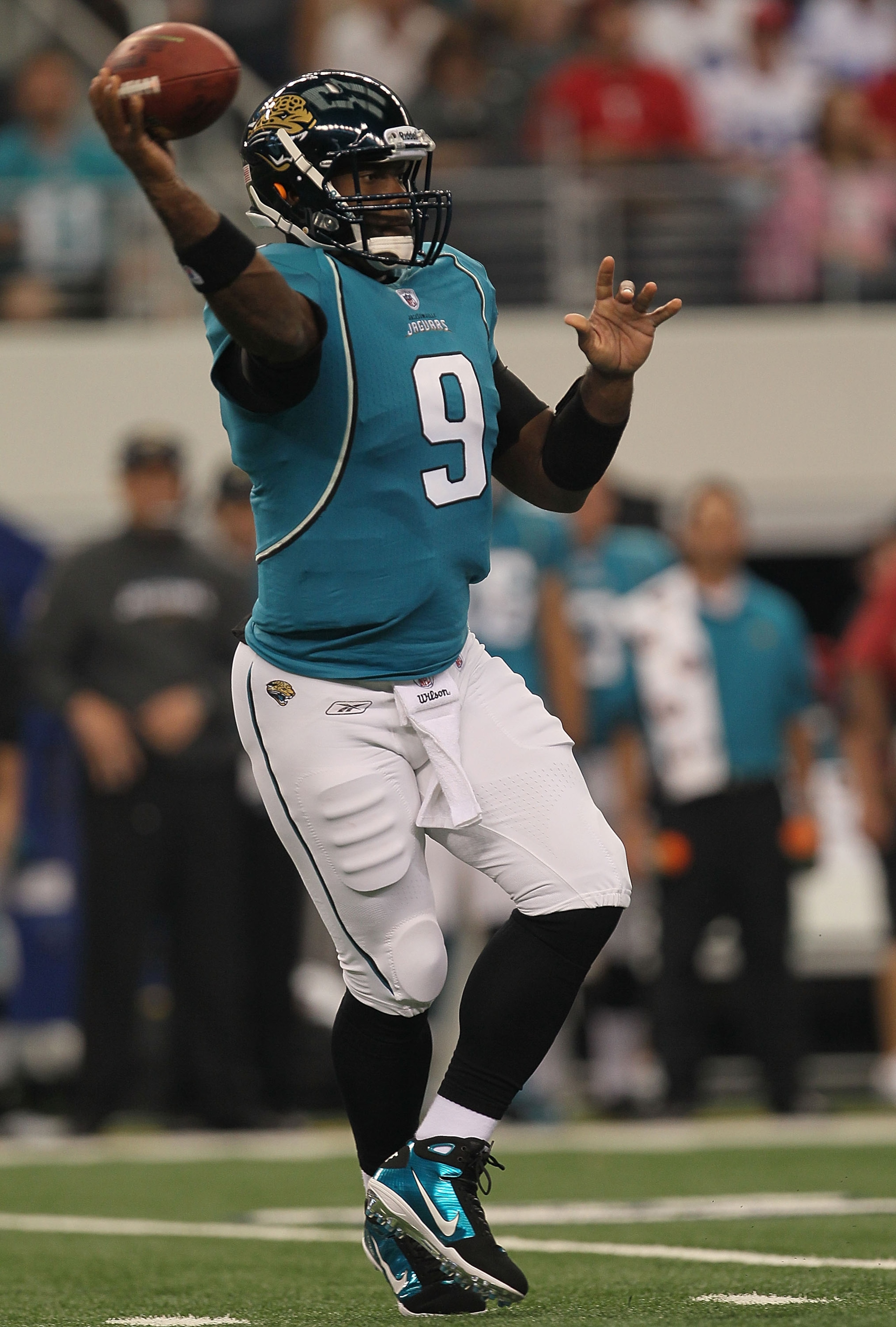 ARLINGTON, TX - OCTOBER 31:  Quarterback David Garrard #9 of the Jacksonville Jaguars throws a pass against the Dallas Cowboys at Cowboys Stadium on October 31, 2010 in Arlington, Texas.  (Photo by Stephen Dunn/Getty Images)