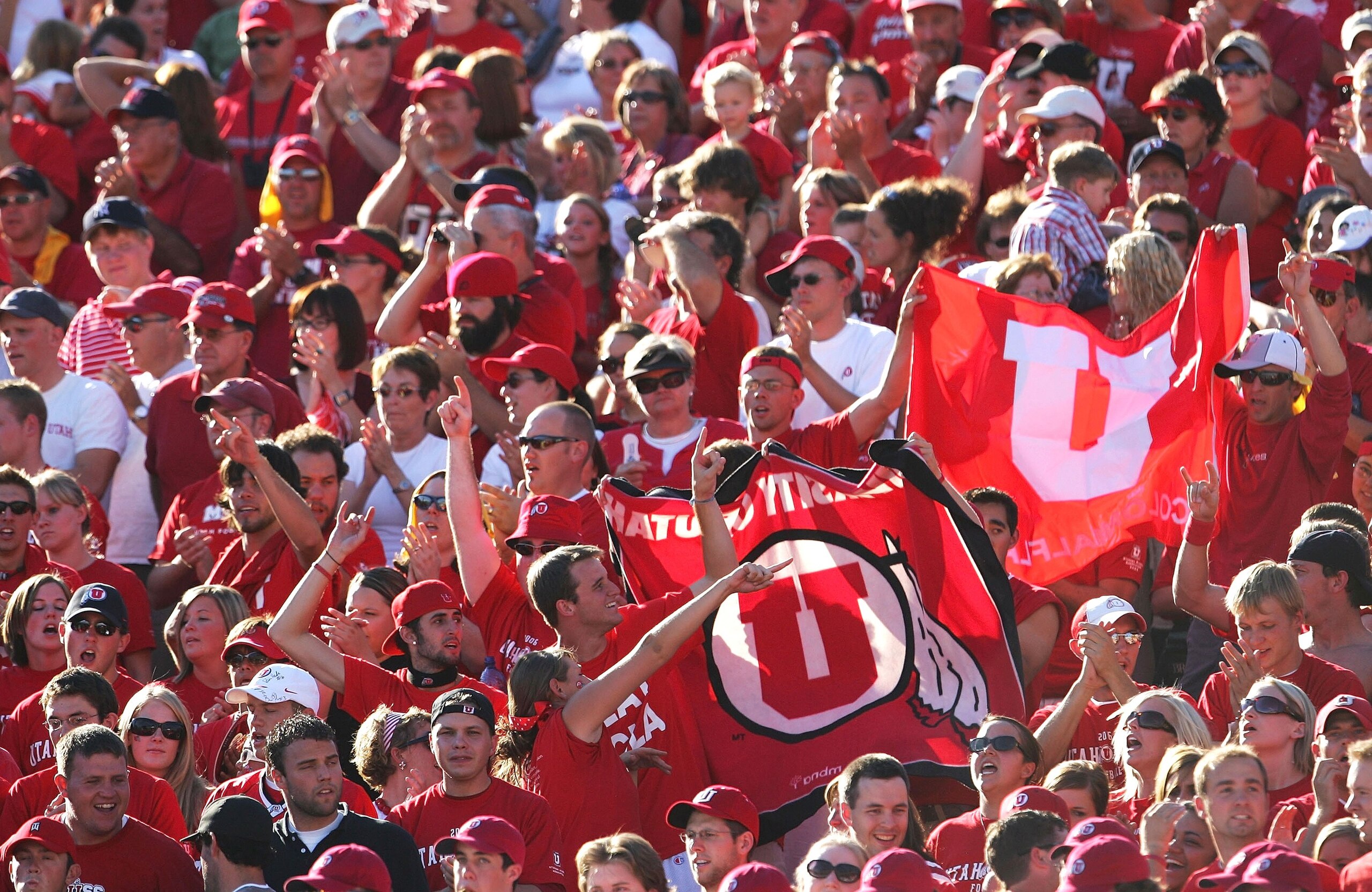 PASADENA, CA - SEPTEMBER 02:  Fans of the Utah Utes cheer during the college football game against the UCLA Bruins held on Septemeber 2, 2006 at the Rose Bowl in Pasadena, California.  (Photo by Jeff Gross/Getty Images)