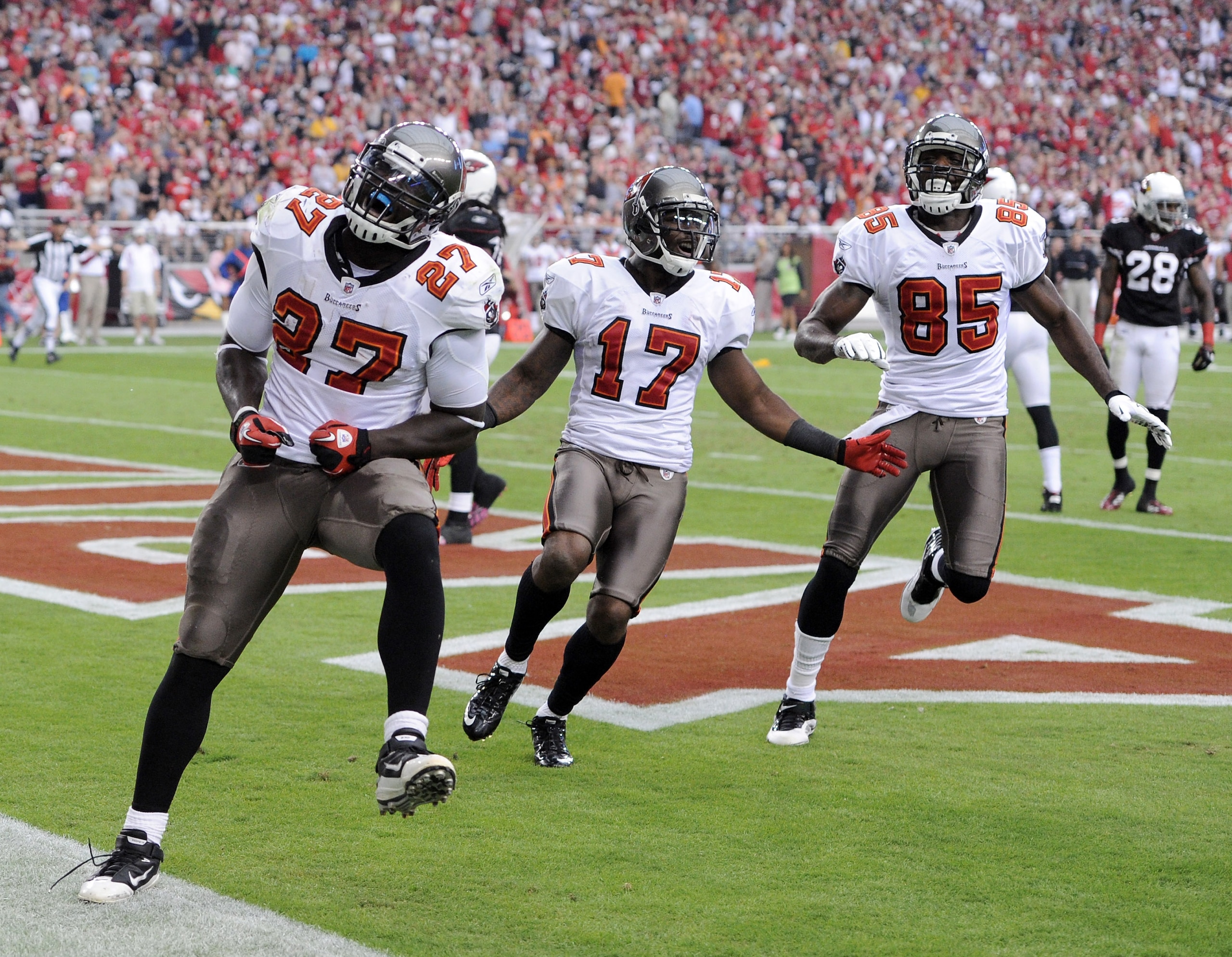 GLENDALE, AZ - OCTOBER 31: LeGarrette Blount #27 of the Tampa Bay Buccaneers celebrates his touchdown with Arrelious Benn #17 and Maurice Stovall #85 for a 31-14 lead over the Arizona Cardinals during the second quarter at University of Phoenix Stadium o GLENDALE, AZ - OCTOBER 31: LeGarrette Blount #27 of the Tampa Bay Buccaneers celebrates his touchdown with Arrelious Benn #17 and Maurice Stovall #85 for a 31-14 lead over the Arizona Cardinals during the second quarter at University of Phoenix Stadium o