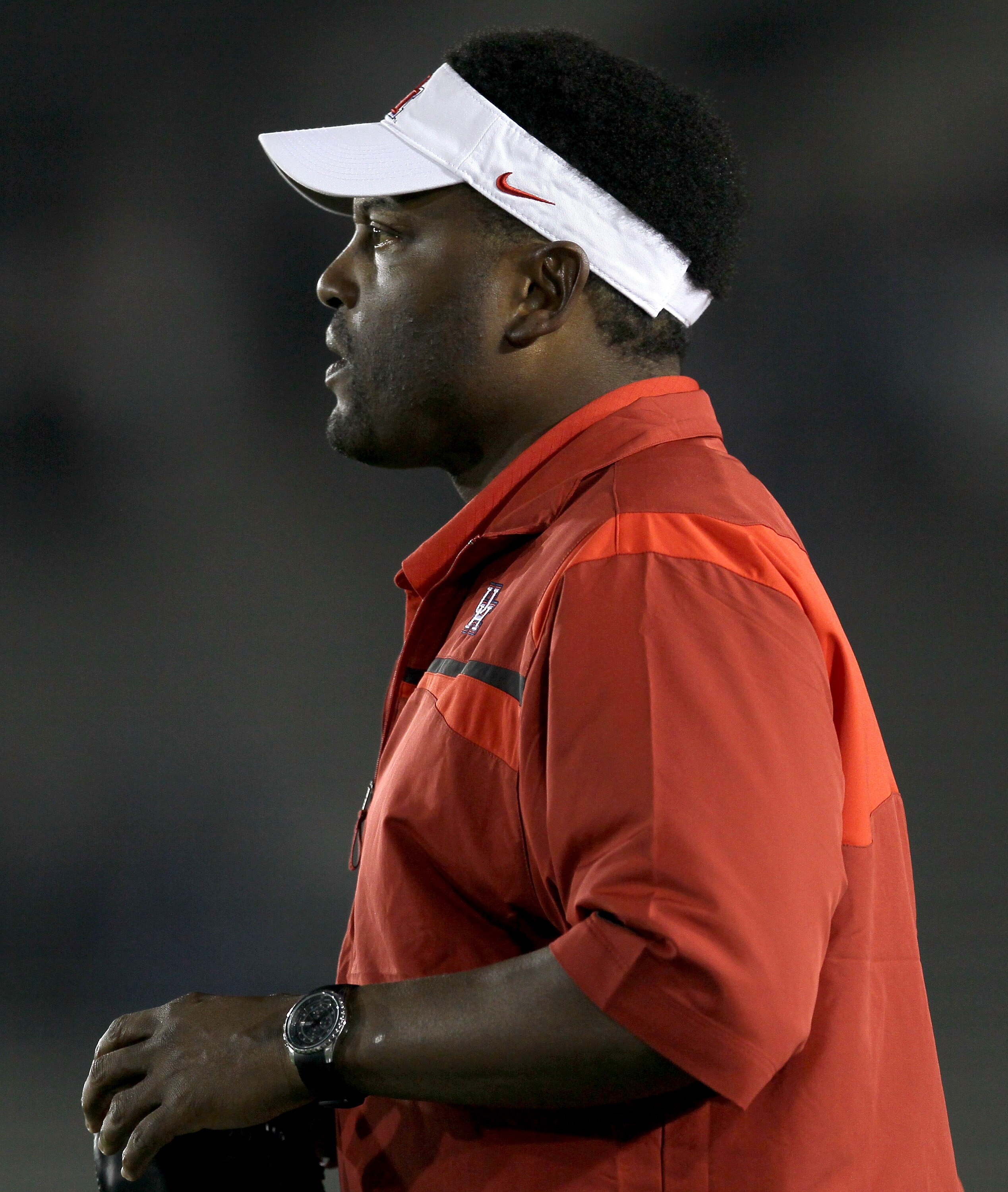 PASADENA, CA - SEPTEMBER 18:  Head coach Kevin Sumlin of the Houston Cougars on the sidelines in the game with the UCLA Bruins at the Rose Bowl on September 18, 2010 in Pasadena, California.  (Photo by Stephen Dunn/Getty Images)