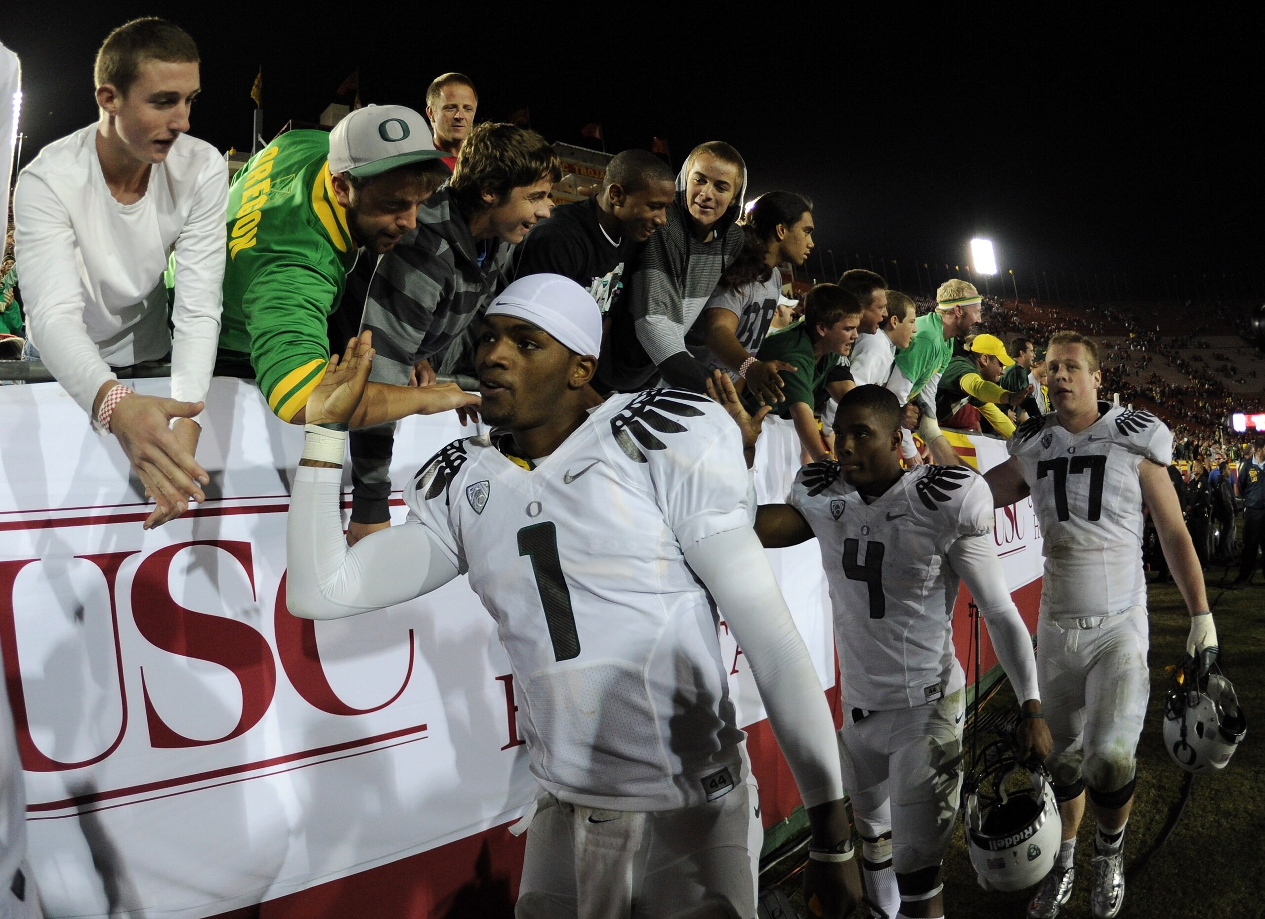 LOS ANGELES, CA - OCTOBER 30:  Darron Thomas #1, Josh Huff #4 and Carson York of the Oregon Ducks celebrate a 53-32 win over the USC Trojans at Los Angeles Memorial Coliseum on October 30, 2010 in Los Angeles, California.  (Photo by Harry How/Getty Images