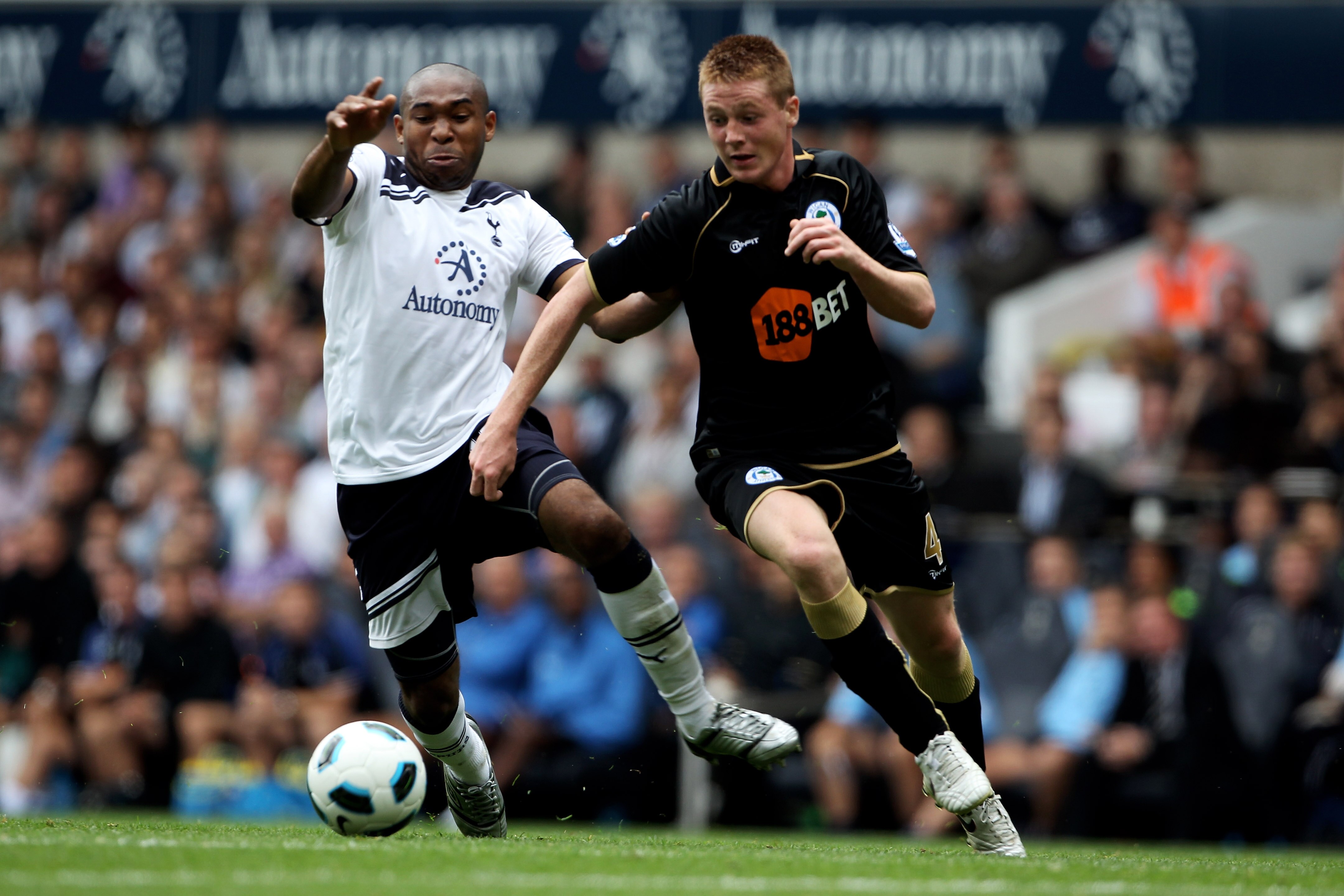 LONDON, ENGLAND - AUGUST 28:  Wilson Palacios of Tottenham battles for the ball with James McCarthy of Wigan during the Barclays Premier League match between Tottenham Hotspur and Wigan Athletic at White Hart Lane on August 28, 2010 in London, England.  (