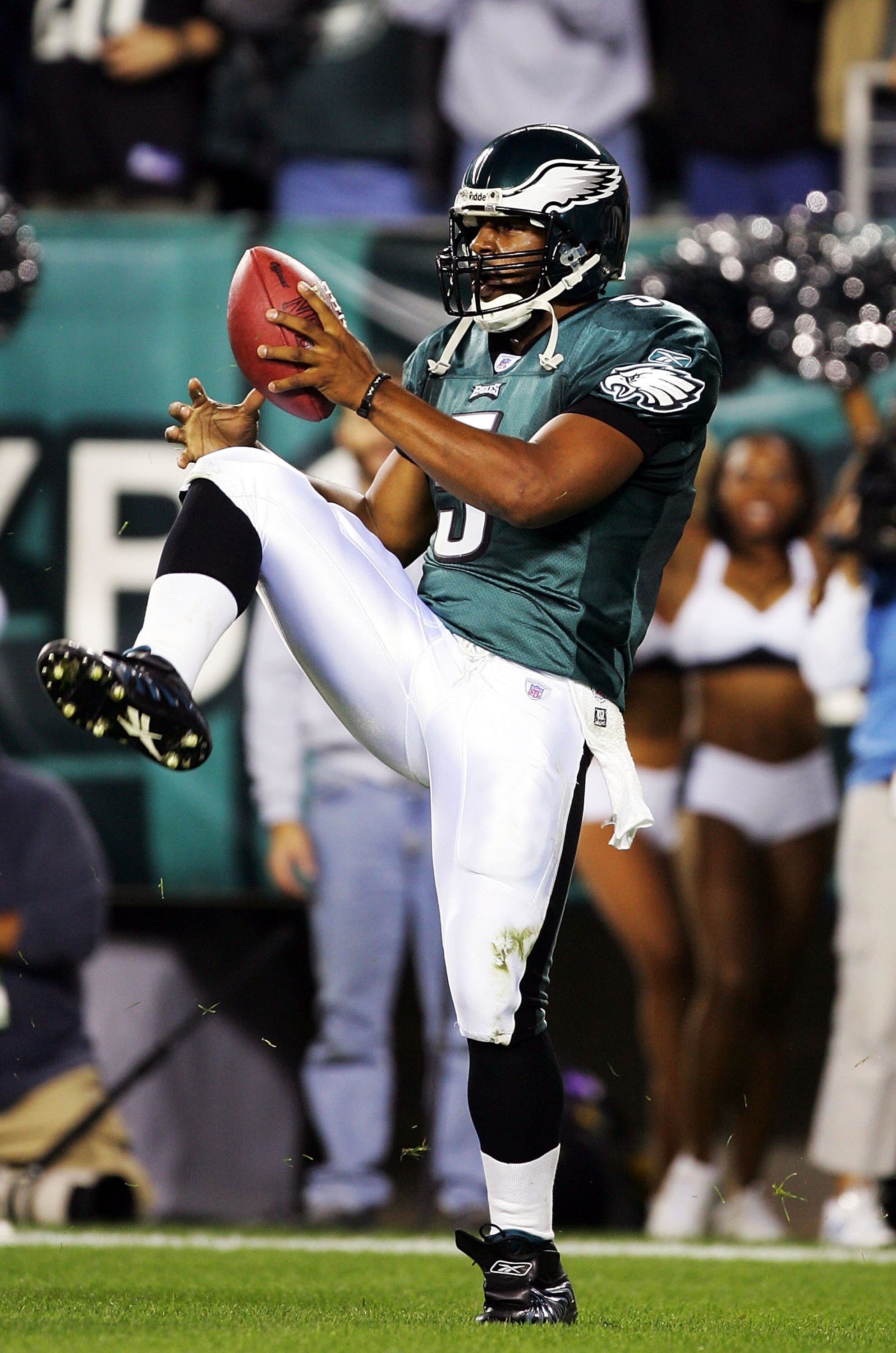 PHILADELPHIA - SEPTEMBER 20:  Donavan McNabb #5 of the Philadelphia Eagles celebrates with a high kick after scoring a touchdown against the Minnesota Vikings at Lincoln Financial Field on September 20, 2004 in Philadelphia, Pennsylvania. (Photo by Ezra S