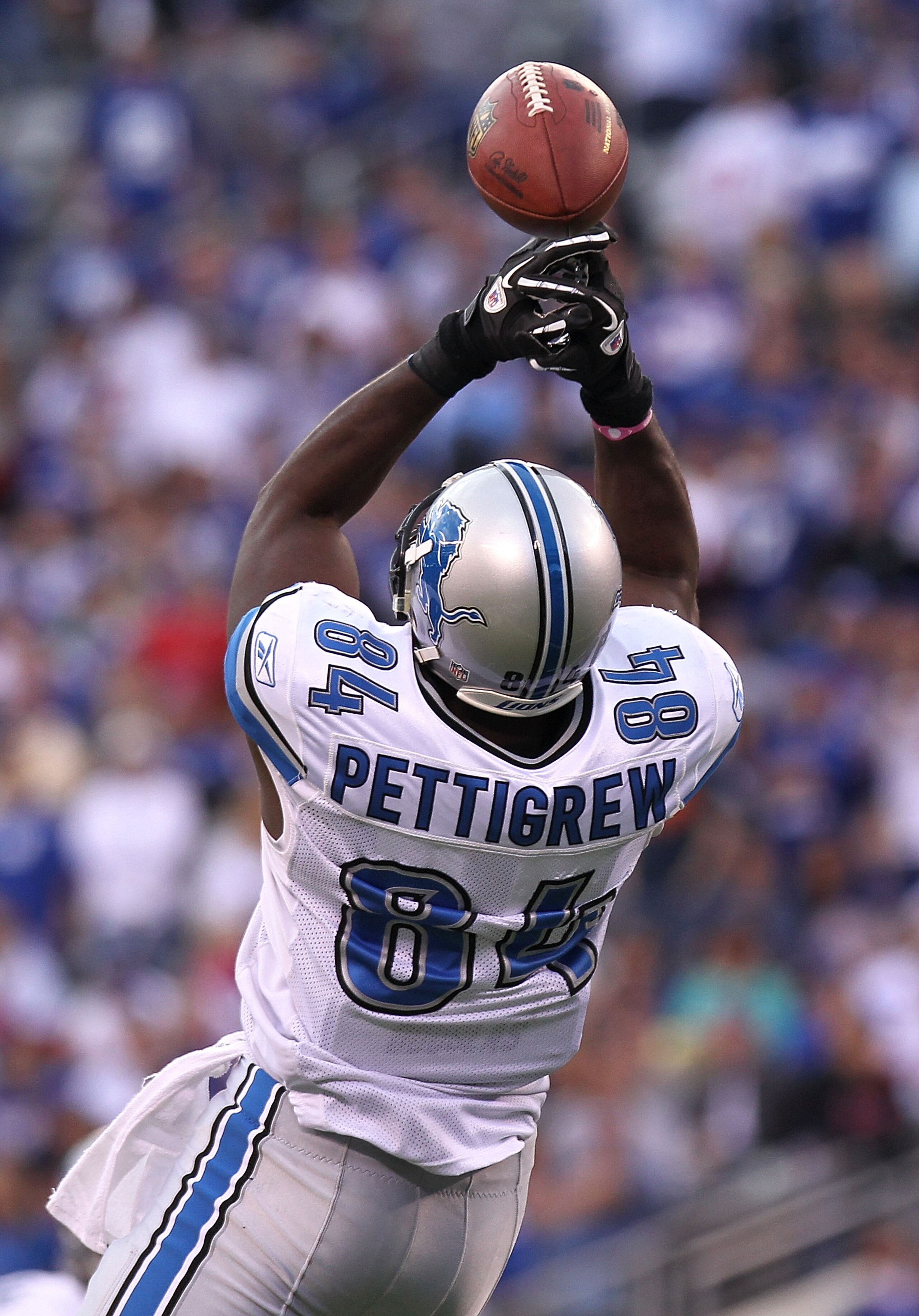 EAST RUTHERFORD, NJ - OCTOBER 17: Brandon Pettigrew #84 of the Detroit Lions fails to catch a pass in the fourth quarter resulting in an interception against the New York Giants at New Meadowlands Stadium on October 17, 2010 in East Rutherford, New Jerse EAST RUTHERFORD, NJ - OCTOBER 17: Brandon Pettigrew #84 of the Detroit Lions fails to catch a pass in the fourth quarter resulting in an interception against the New York Giants at New Meadowlands Stadium on October 17, 2010 in East Rutherford, New Jerse