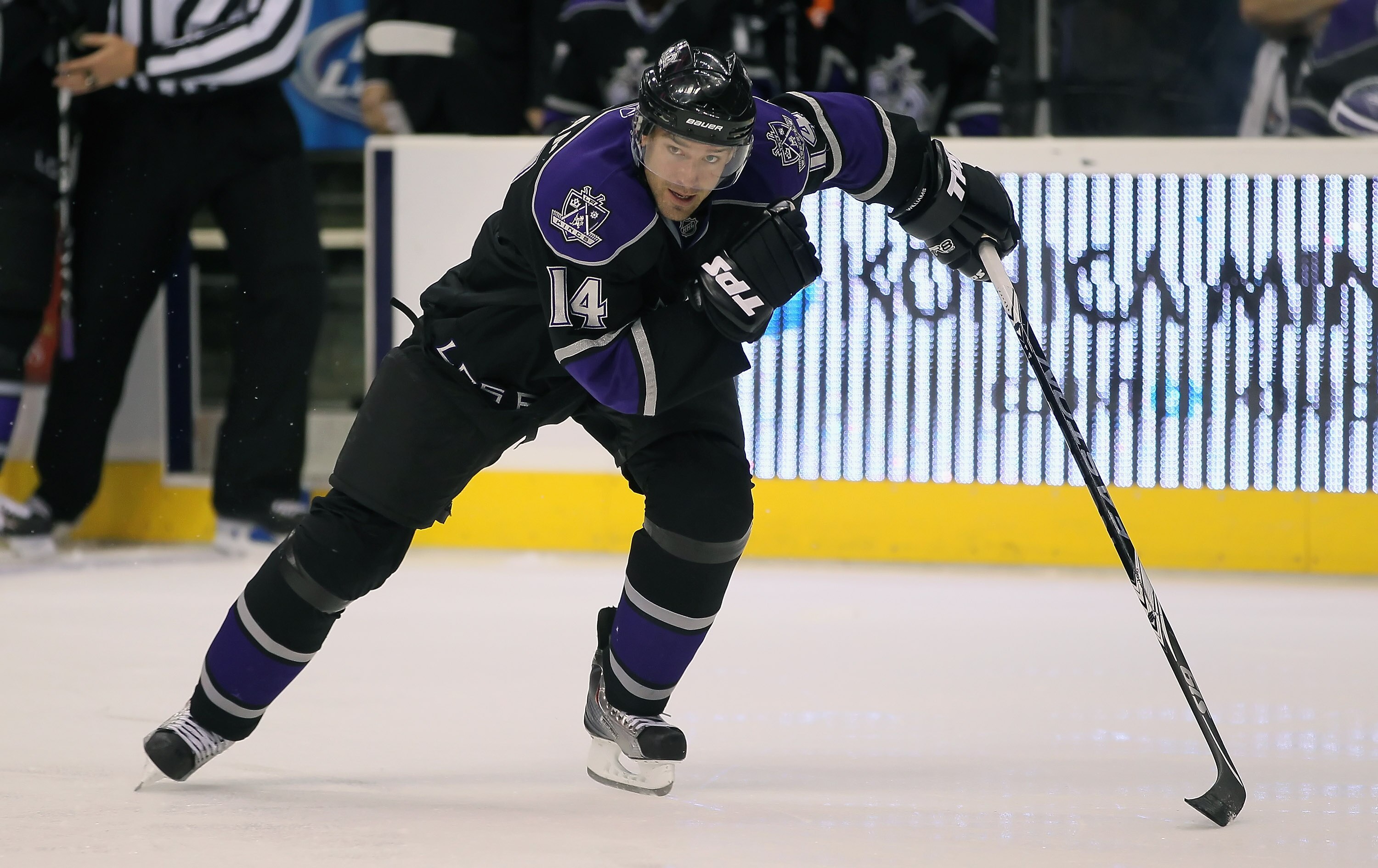 LOS ANGELES, CA - SEPTEMBER 28:  Justin Williams #14 of the Los Angeles Kings skates against the Anaheim Ducks at Staples Center on September 28, 2010 in Los Angeles, California.  (Photo by Jeff Gross/Getty Images)