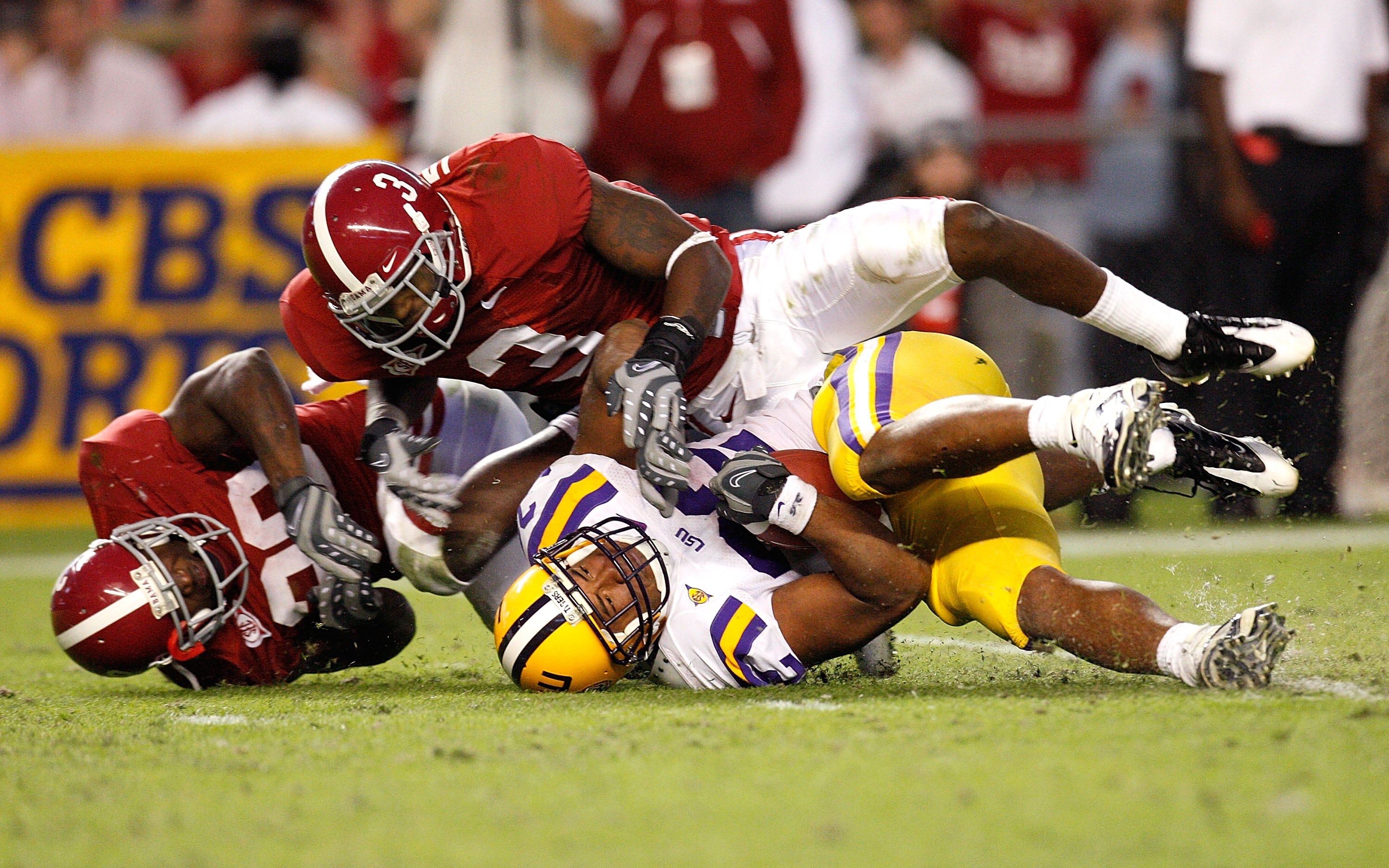 TUSCALOOSA, AL - NOVEMBER 07:  Trent Richardson #3 and Javier Arenas #28 of the Alabama Crimson Tide tackle Charles Scott #32 of the Louisiana State University Tigers at Bryant-Denny Stadium on November 7, 2009 in Tuscaloosa, Alabama.  (Photo by Kevin C.