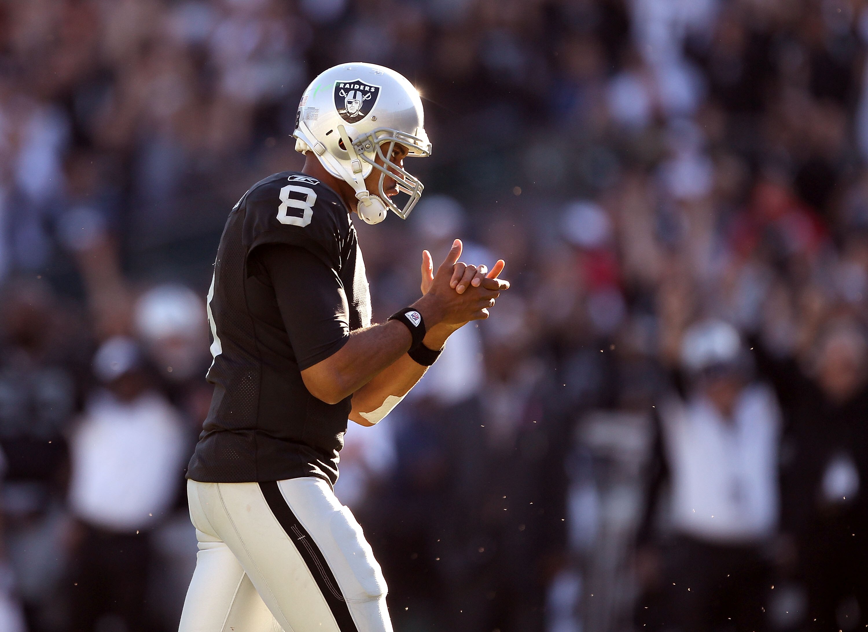 OAKLAND, CA - OCTOBER 31:  Jason Campbell #8 of the Oakland Raiders claps his hands after the Raiders scored their last touchdown against the Seattle Seahawks at Oakland-Alameda County Coliseum on October 31, 2010 in Oakland, California.  (Photo by Ezra S