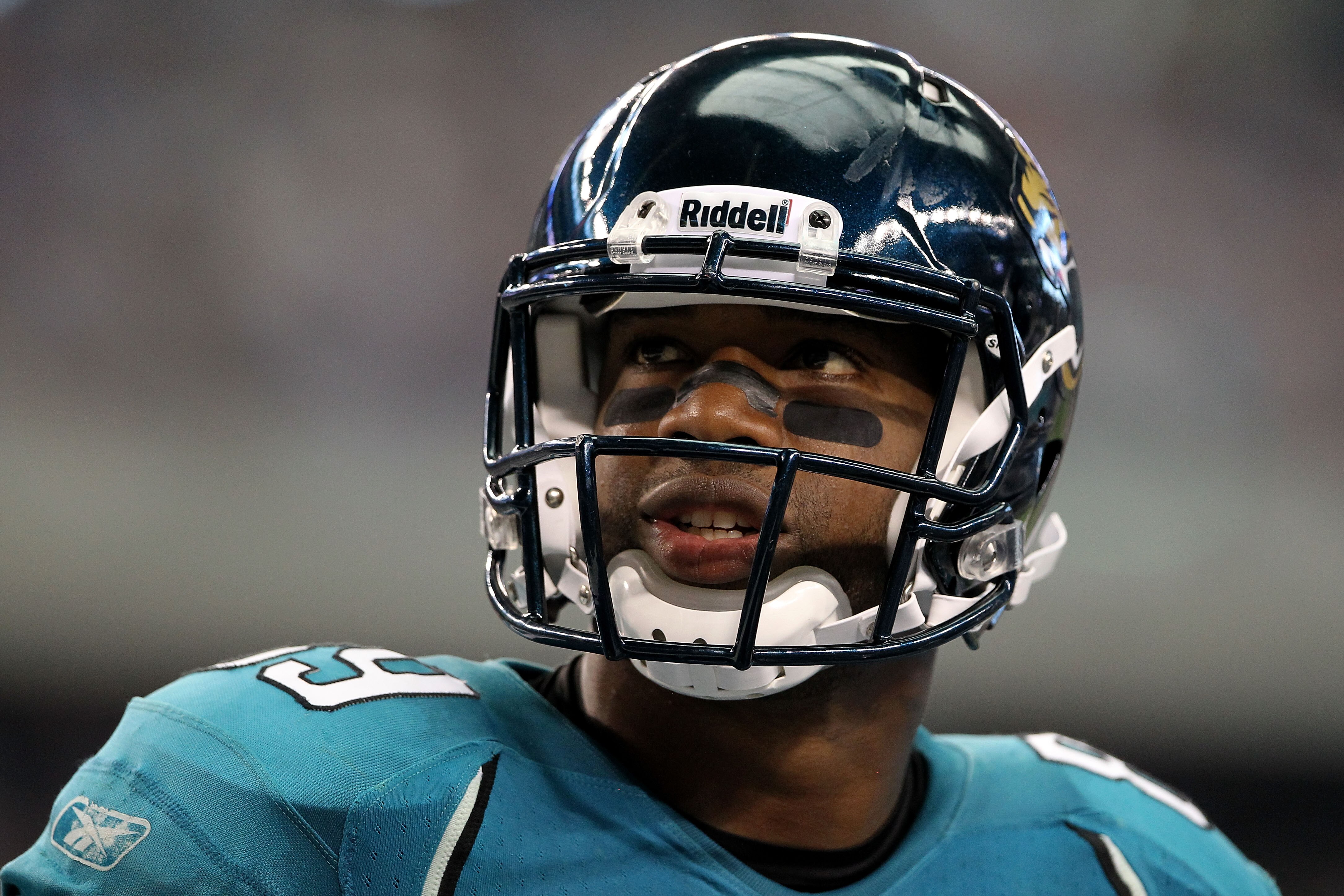 ARLINGTON, TX - OCTOBER 31:  Marcedes Lewis #89 of the Jacksonville Jaguars looks on against the Dallas Cowboys at Cowboys Stadium on October 31, 2010 in Arlington, Texas.  (Photo by Chris Chambers/Getty Images)