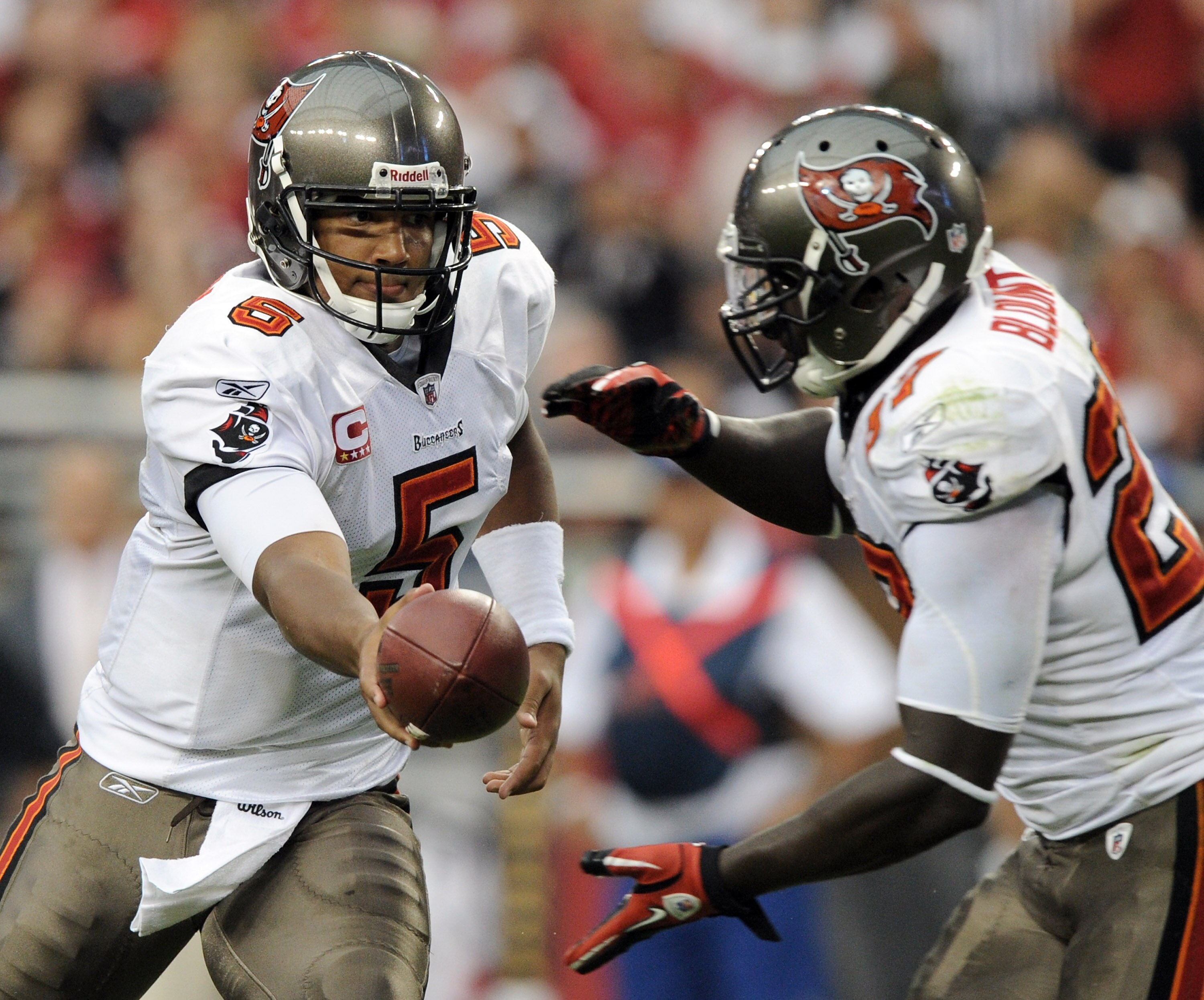 GLENDALE, AZ - OCTOBER 31:  Josh Freeman #5 of the Tampa Bay Buccaneers hands off to LeGarrette Blount #27 against the Arizona Cardinals during the third quarter at University of Phoenix Stadium on October 31, 2010 in Glendale, Arizona.  (Photo by Harry H
