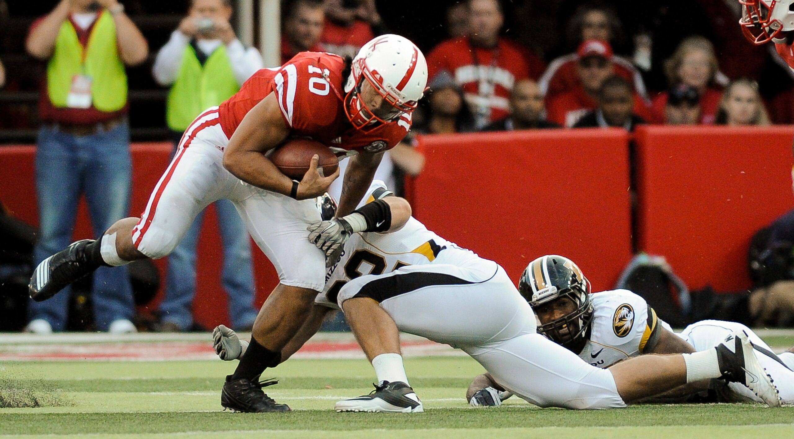LINCOLN, NE - OCTOBER 30: Running back Roy Helu Jr. #10 of the Nebraska Cornhuskers slipped through the Missouri Tigers Defense during second half action of their game at Memorial Stadium on October 30, 2010 in Lincoln, Nebraska. Nebraska Defeated Missour
