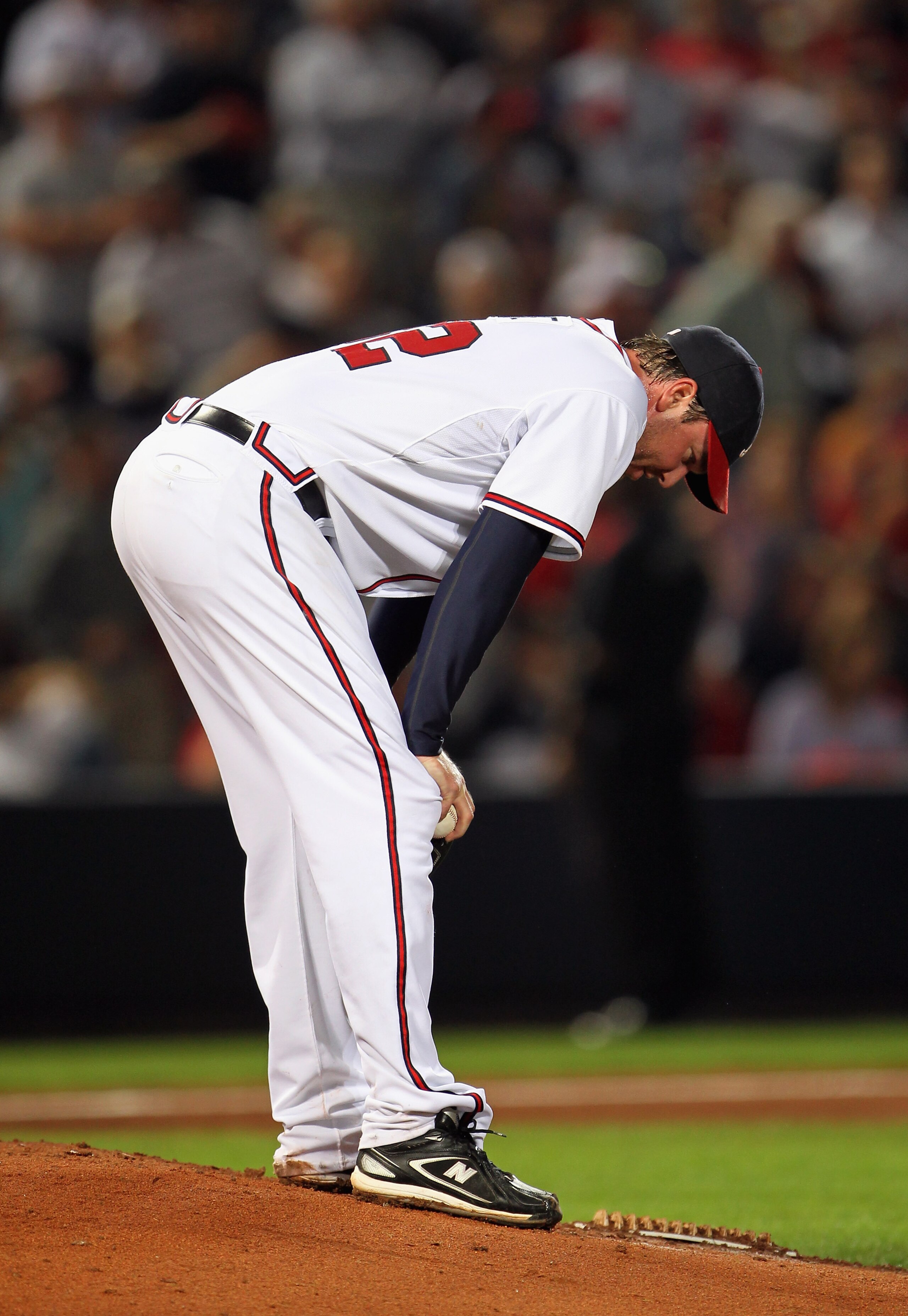 ATLANTA - OCTOBER 11: Starting pitcher Derek Lowe #32 of the Atlanta Braves reacts after loading the bases as he is about to be pulled from the game during the 7th inning of Game Four of the NLDS of the 2010 MLB Playoffs against the San Francisco Giants ATLANTA - OCTOBER 11: Starting pitcher Derek Lowe #32 of the Atlanta Braves reacts after loading the bases as he is about to be pulled from the game during the 7th inning of Game Four of the NLDS of the 2010 MLB Playoffs against the San Francisco Giants