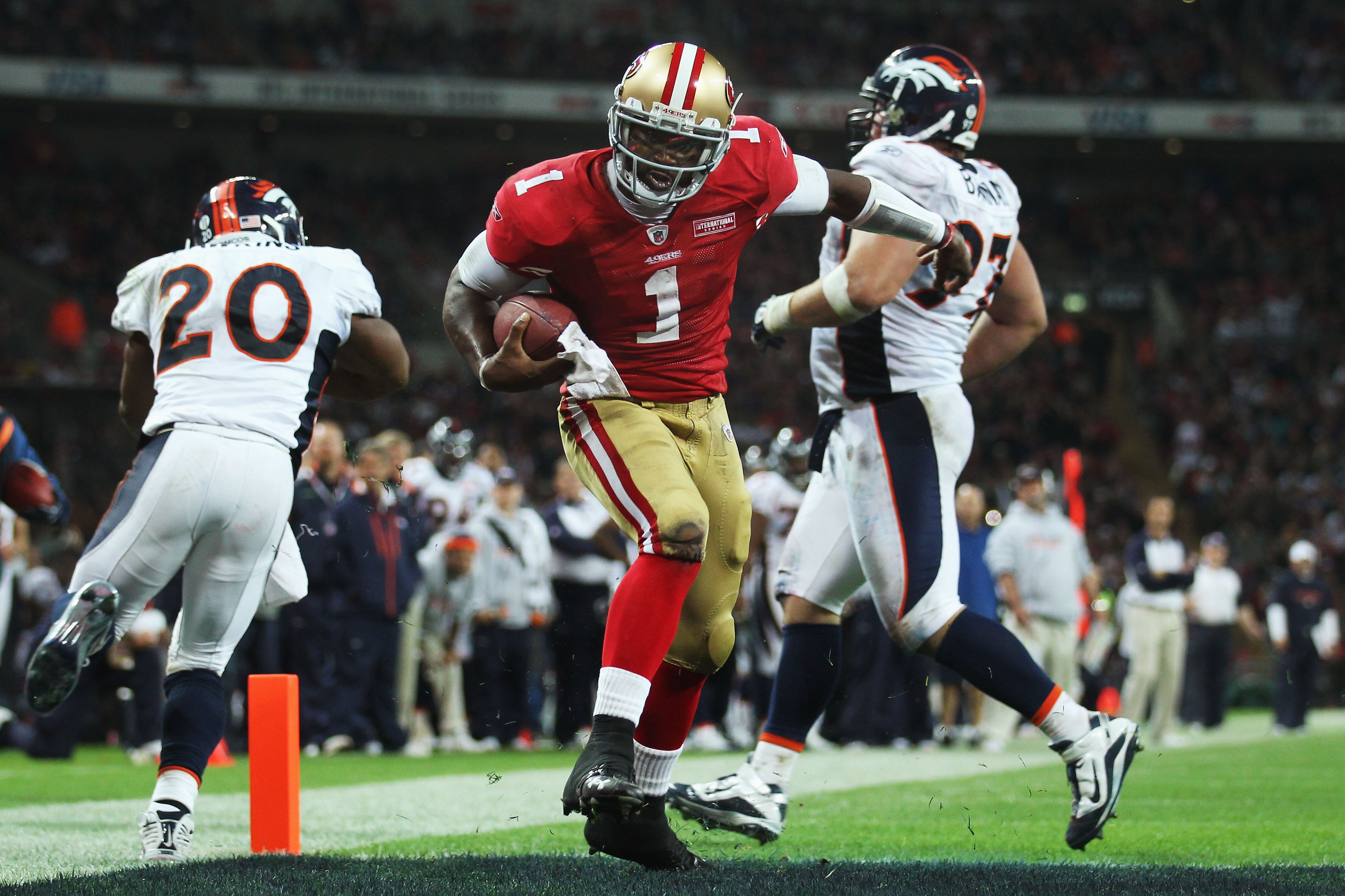 LONDON, ENGLAND - OCTOBER 31:  Troy Smith #1 of San Francisco 49ers scores their first touchdown during the NFL International Series match between Denver Broncos and San Francisco 49ers at Wembley Stadium on October 31, 2010 in London, England. This is th