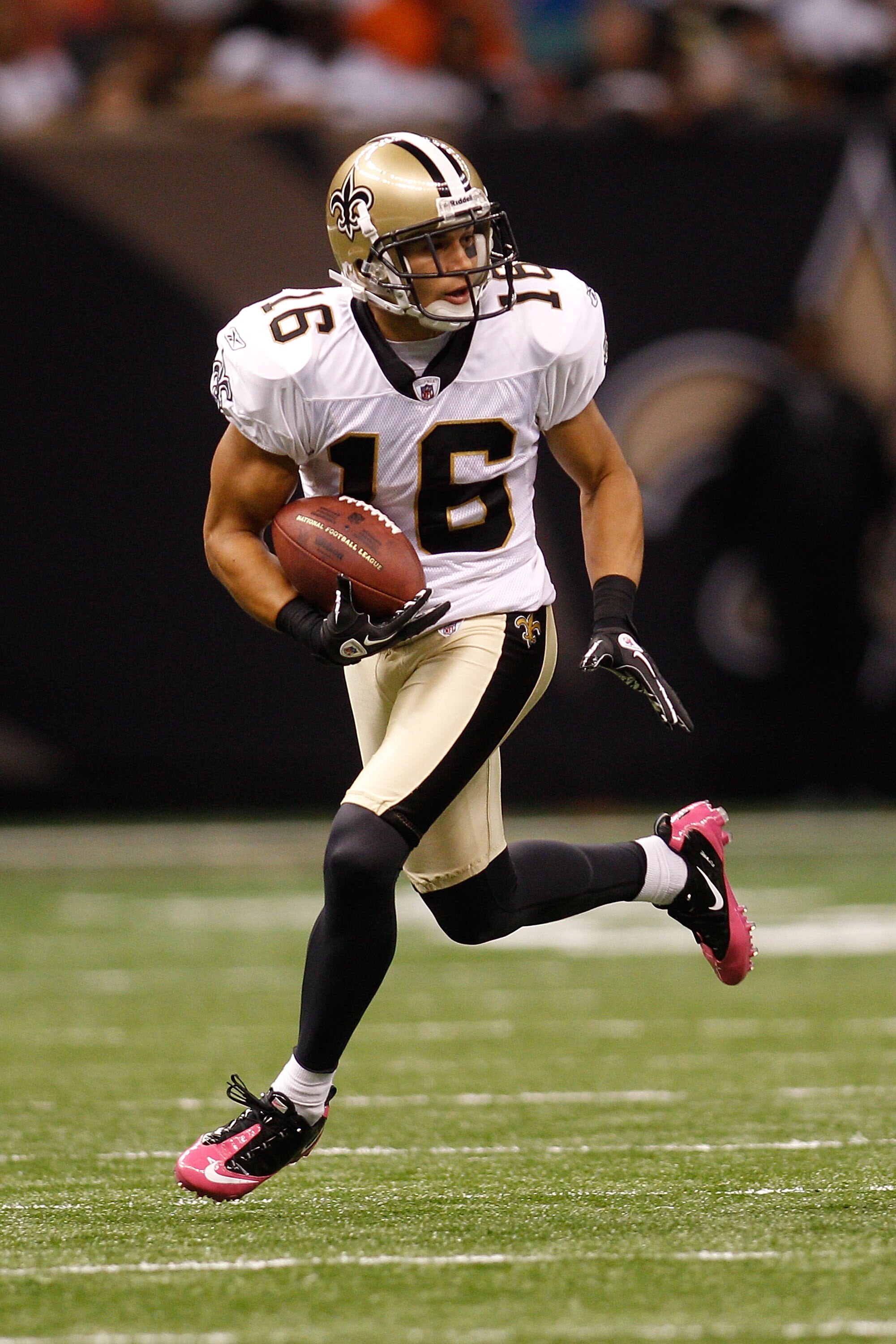 NEW ORLEANS - OCTOBER 24:  Lance Moore #16 of the New Orleans Saints in action during the game against the Cleveland Browns at the Louisiana Superdome on October 24, 2010 in New Orleans, Louisiana.  (Photo by Chris Graythen/Getty Images)