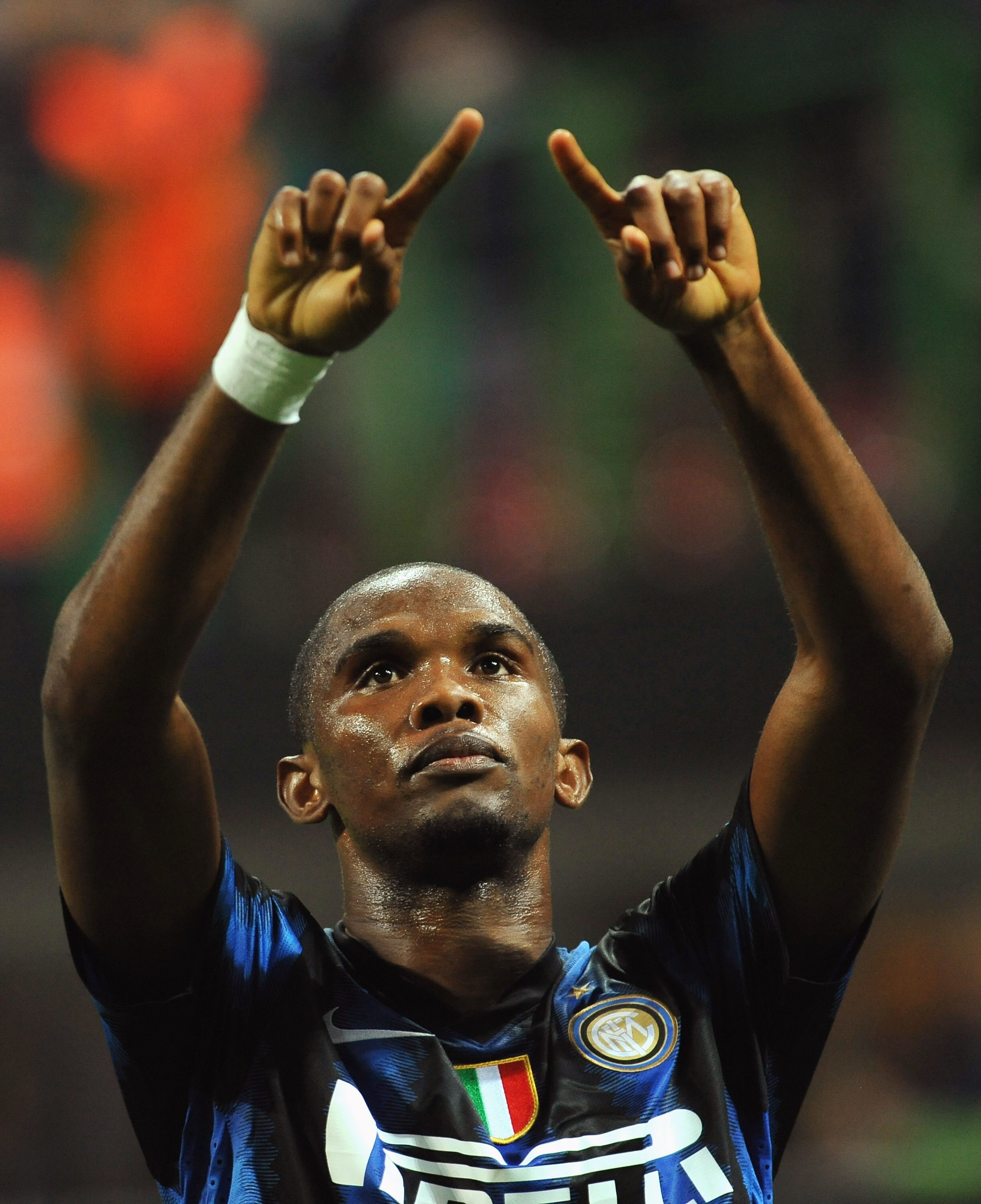 MILAN, ITALY - SEPTEMBER 29:  Samuel Eto'o of FC Internazionale Milano celebrates after scoring the opening goal during the UEFA Champions League group A match between FC Internazionale Milano and SV Werder Bremen at Stadio Giuseppe Meazza on September 29