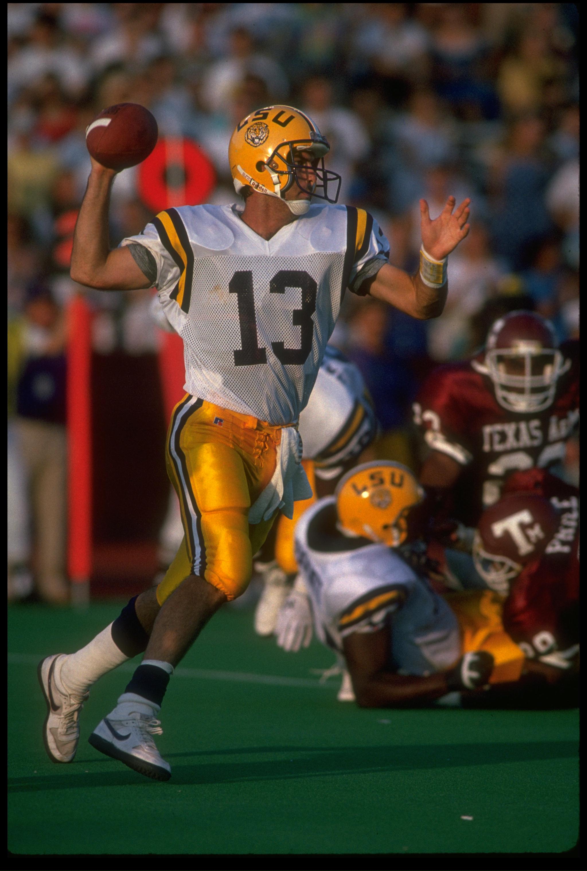 2 SEP 1989:  TOMMY HODSON, QUARTERBACK FOR LOUISIANA STATE, LOOKS TO THROW A PASS DURING THEIR 28-16 LOSS TO TEXAS A&M AT KYLE FIELD IN COLLEGE STATION, TEXAS.  MANDATORY CREDIT: JOE PATRONITE/ALLSPORT.