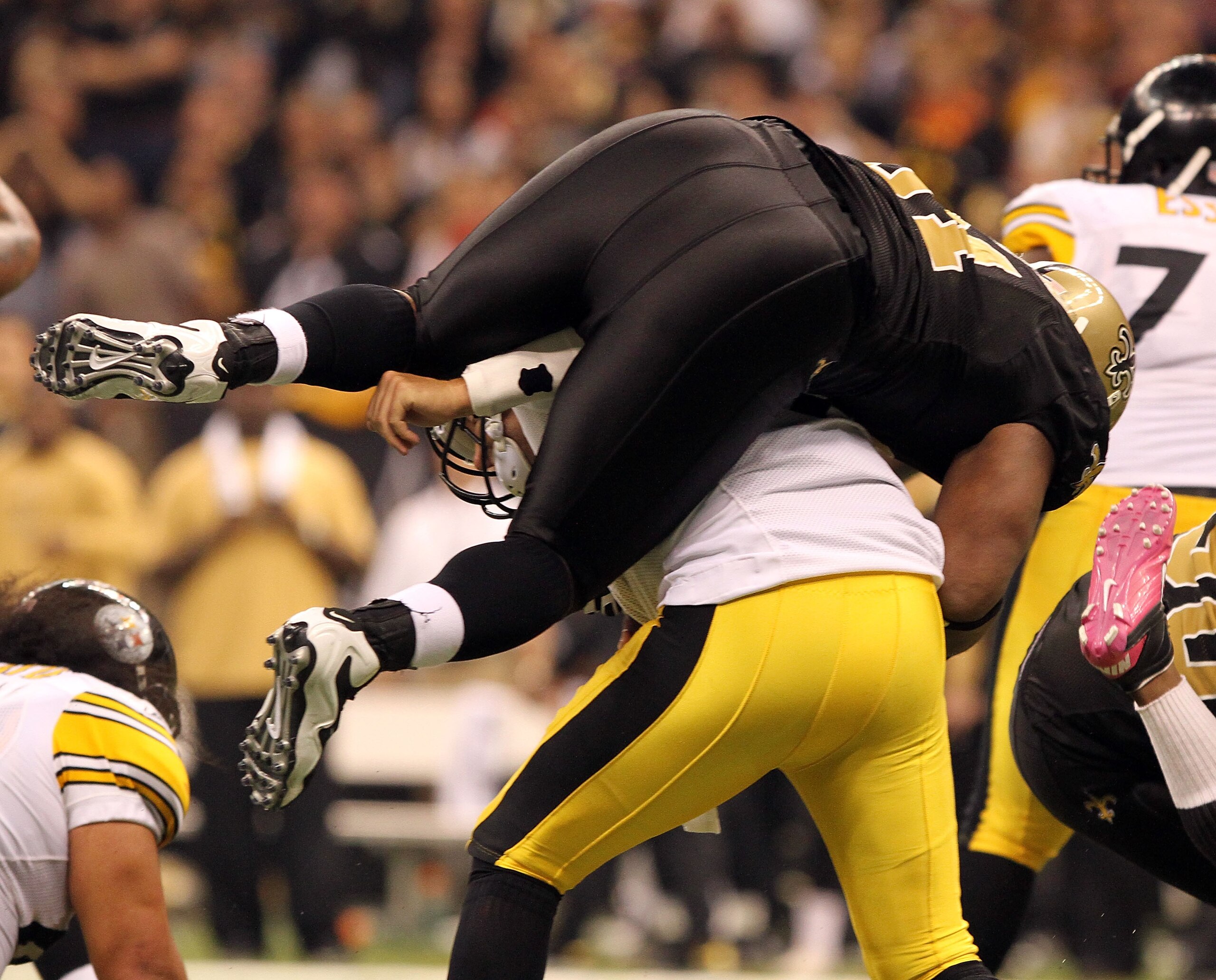 NEW ORLEANS - OCTOBER 31: Will Smith #91 of the New Orleans Saints sacks Ben Roethlisberger #7of the Pittsburgh Steelers at the Louisiana Superdome on October 31, 2010 in New Orleans, Louisiana. (Photo by Matthew Sharpe/Getty Images)