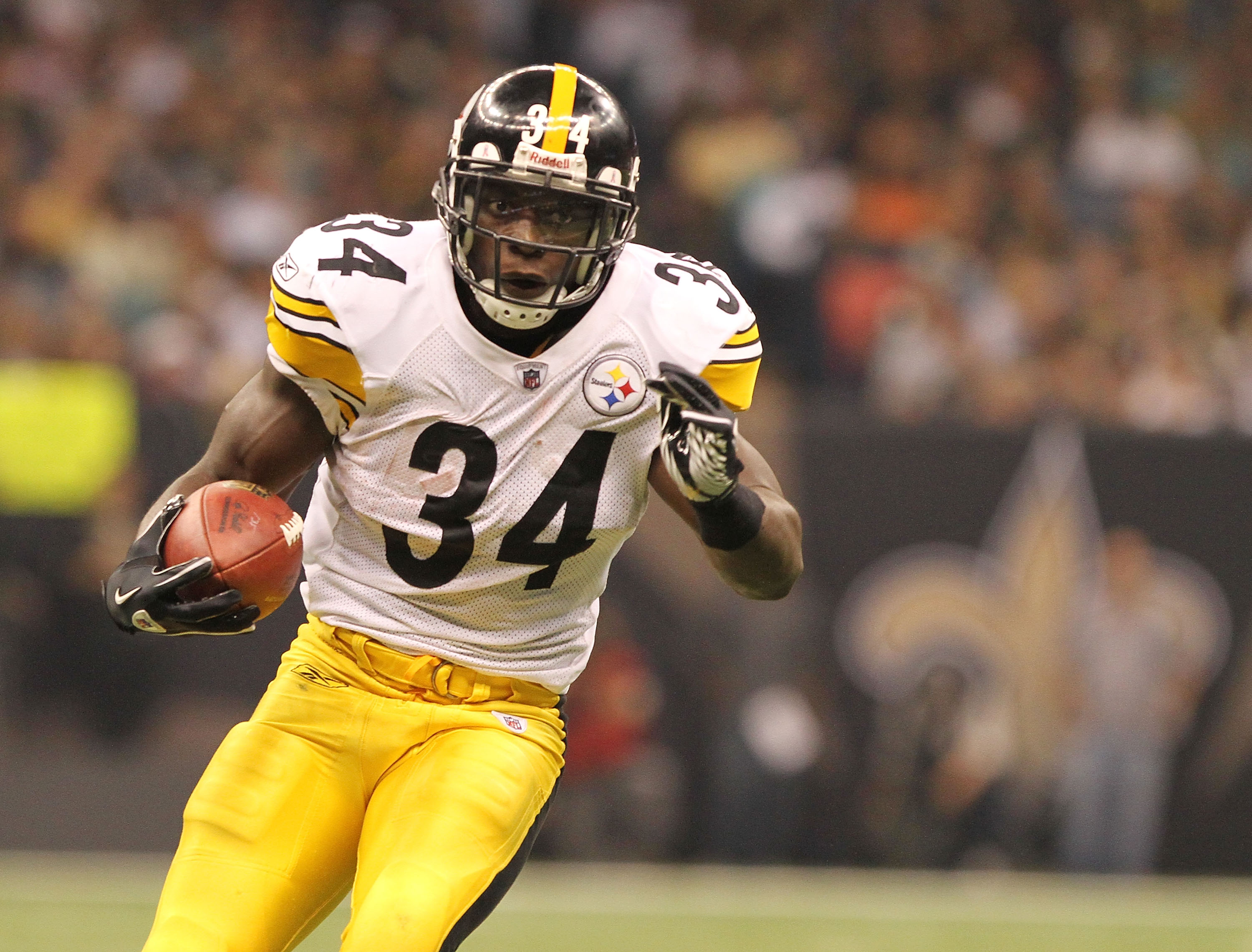 NEW ORLEANS - OCTOBER 31: Rashard Mendenhall #34 of the Pittsburgh Steelers runs the ball during the game against the New Orleans Saints at the Louisiana Superdome on October 31, 2010 in New Orleans, Louisiana. (Photo by Matthew Sharpe/Getty Images)