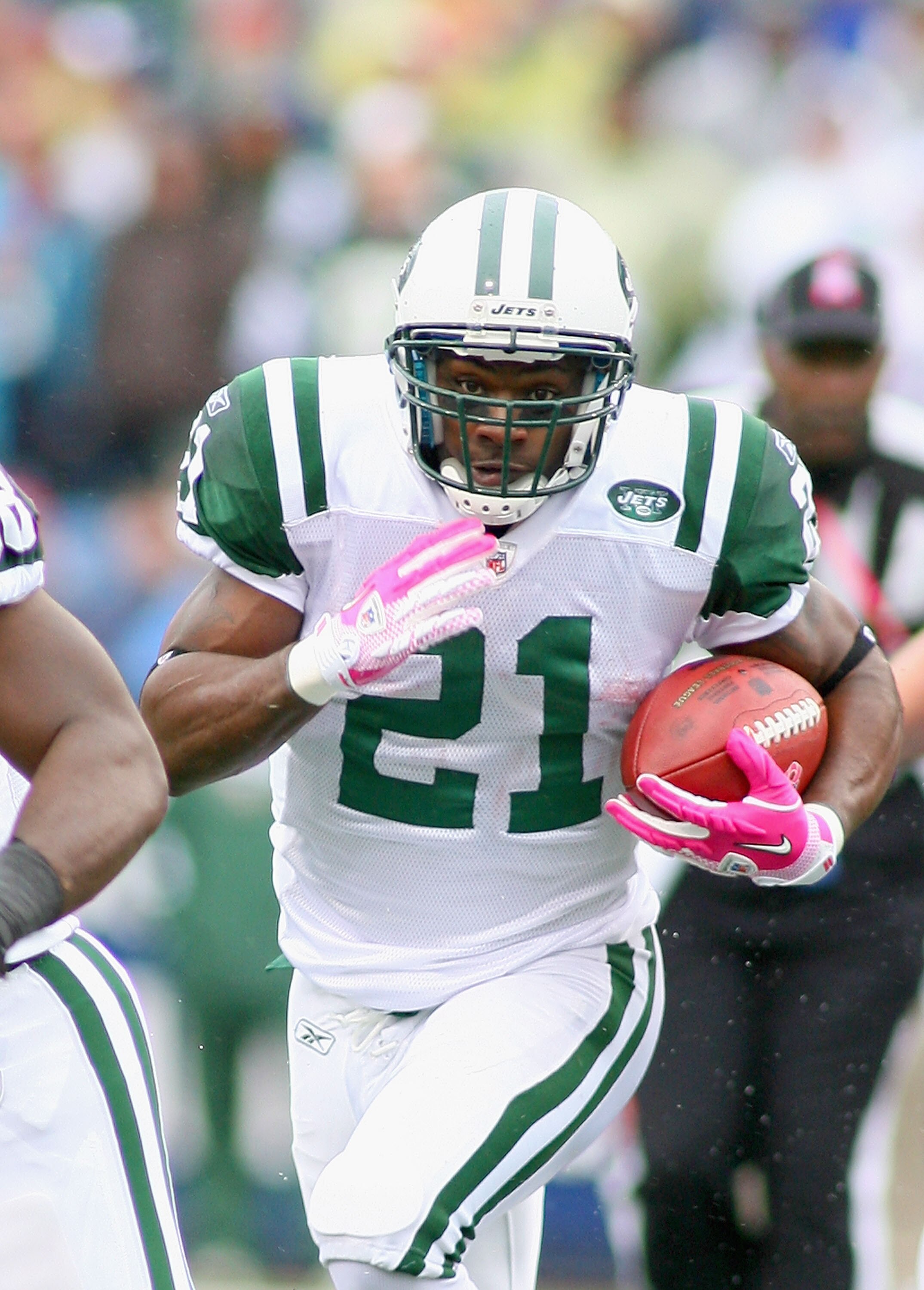ORCHARD PARK, NY - OCTOBER 03:  LaDanian Tomlinson #21 of the New York Jets runs against the Buffalo Bills at Ralph Wilson Stadium on October 3, 2010 in Orchard Park, New York. The Jets won 38-14.  (Photo by Rick Stewart/Getty Images)