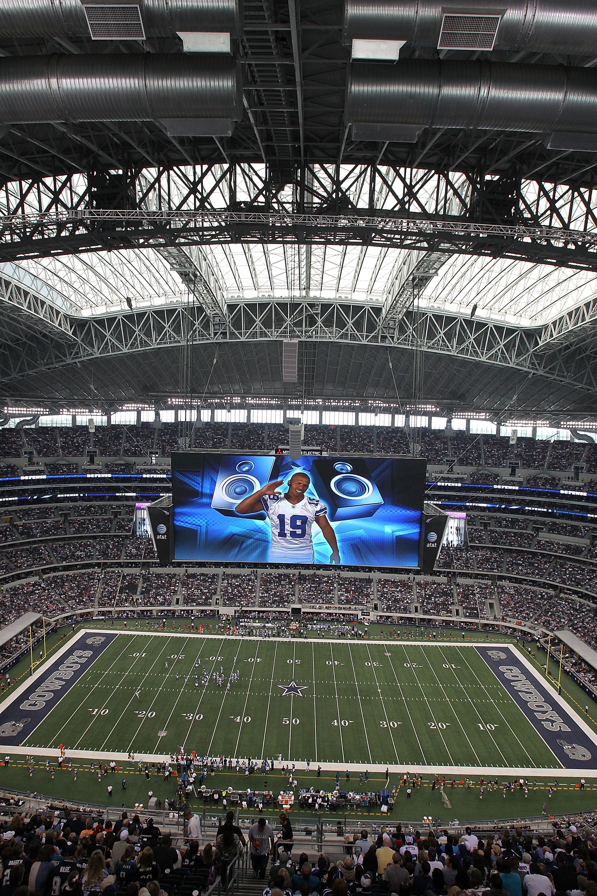ARLINGTON, TX - OCTOBER 31:  A general view of play between the Jacksonville Jaguars and the Dallas Cowboys at Cowboys Stadium on October 31, 2010 in Arlington, Texas.  (Photo by Ronald Martinez/Getty Images)