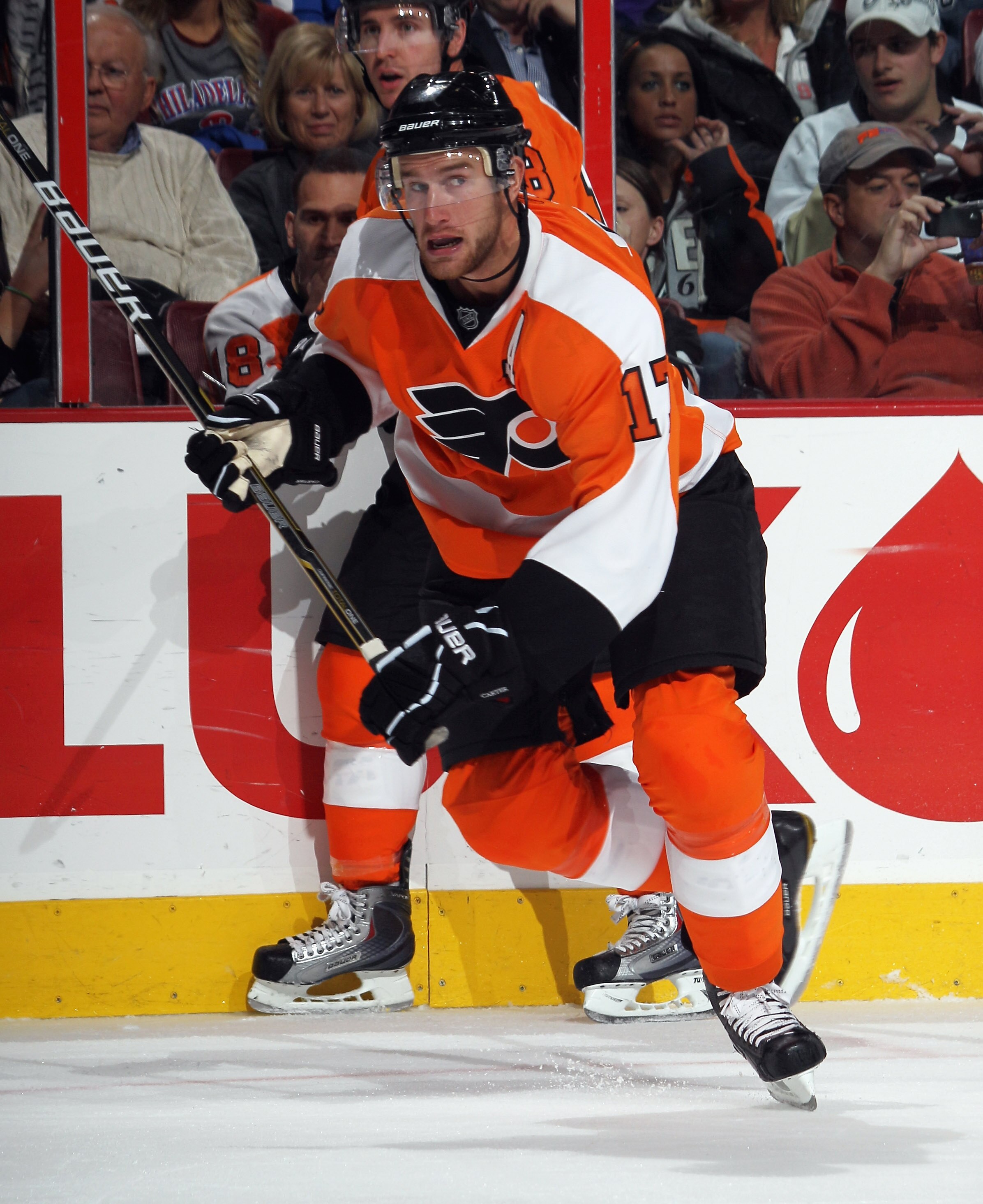 PHILADELPHIA - OCTOBER 16:  Jeff Carter #17 of the Philadelphia Flyers skates against the Pittsburgh Penguins at the Wells Fargo Center on October 16, 2010 in Philadelphia, Pennsylvania.  (Photo by Bruce Bennett/Getty Images)