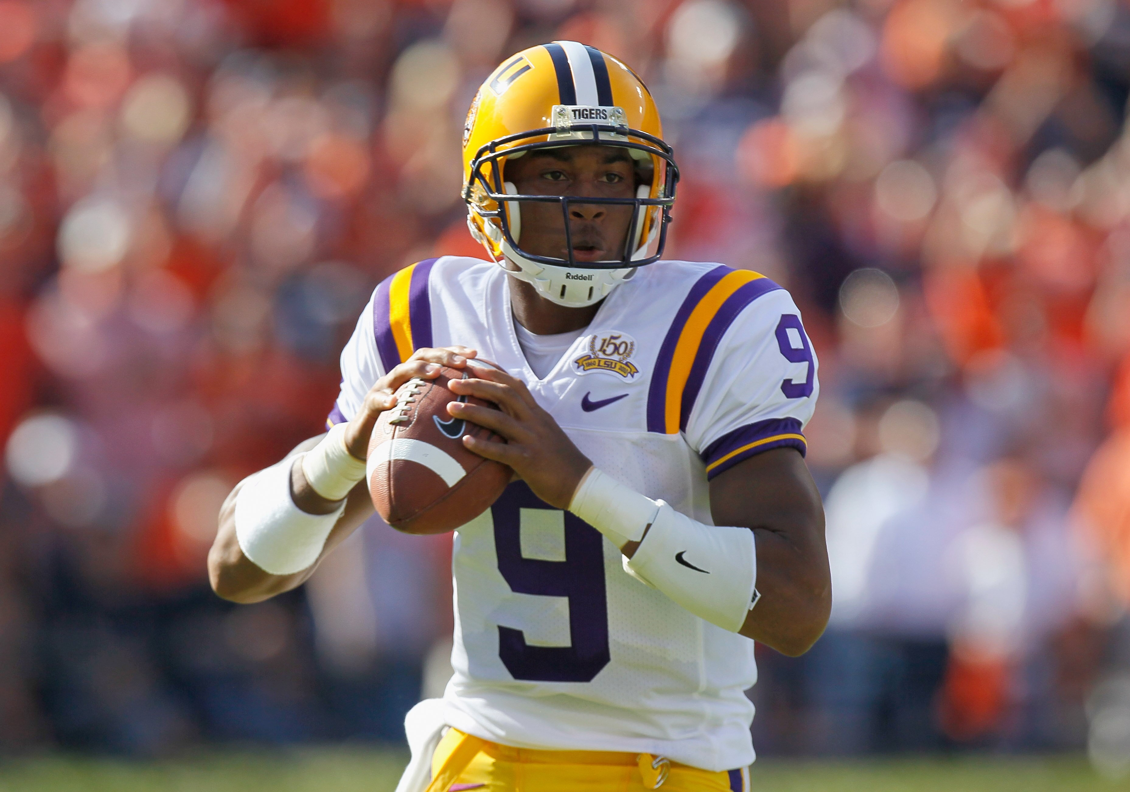 AUBURN, AL - OCTOBER 23:  Quarterback Jordan Jefferson #9 of the LSU Tigers looks to pass upfield against the Auburn Tigers at Jordan-Hare Stadium on October 23, 2010 in Auburn, Alabama.  (Photo by Kevin C. Cox/Getty Images)
