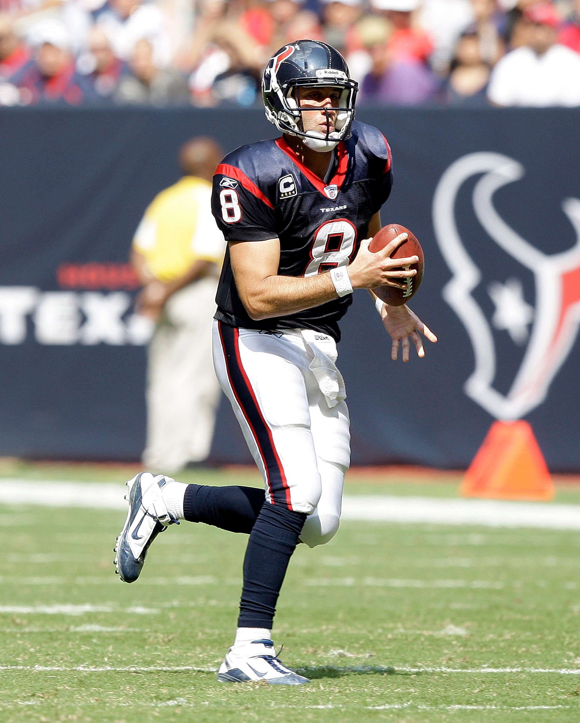 HOUSTON - OCTOBER 17:  Quarterback Matt Schaub #8 of the Houton Texans scrambles out of the pocket as he looks for a receiver agasint the Kasnas City Chiefs at Reliant Stadium on October 17, 2010 in Houston, Texas.  (Photo by Bob Levey/Getty Images)