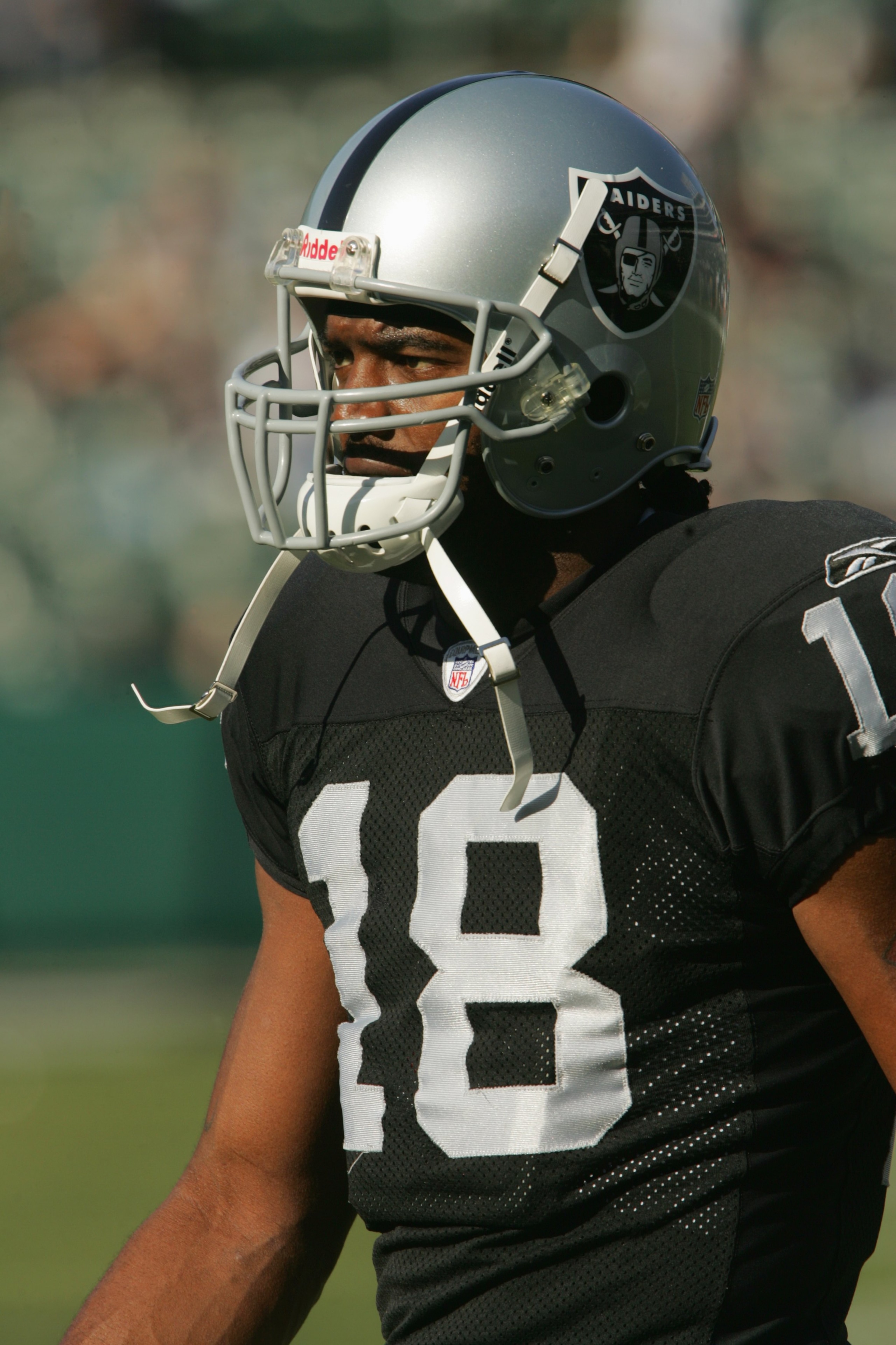 OAKLAND, CA - DECEMBER 3: Randy Moss #18 of the Oakland Raiders before the game against the Houston Texans at McAfee Coliseum on December 3, 2006 in Oakland, California. (Photo by Stephen Dunn/Getty Images)