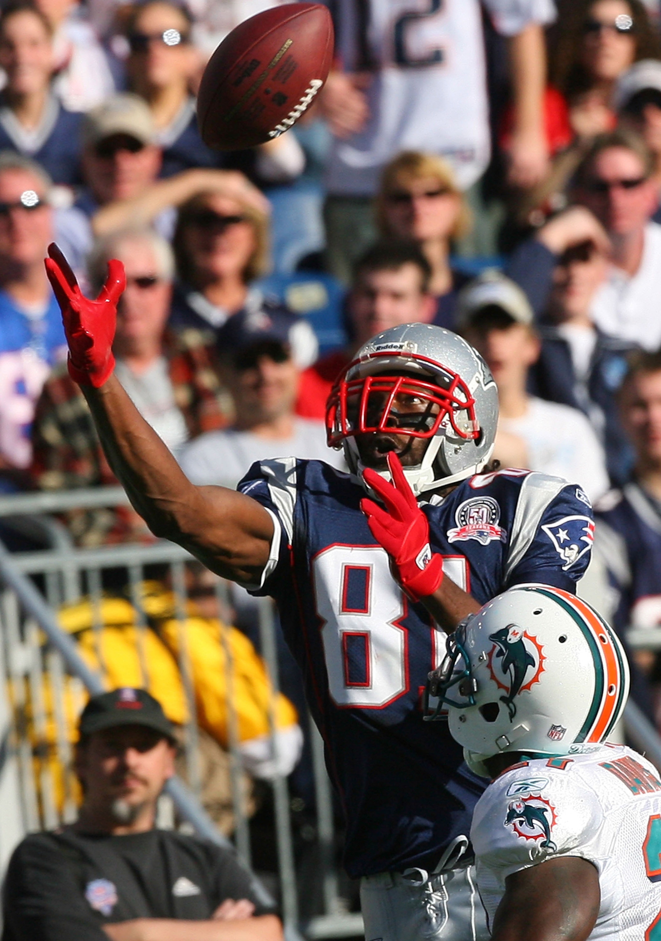 FOXBORO, MA - NOVEMBER 8:  Randy Moss #81 of the New England Patriots catches a pass during a game against the Miami Dolphins at Gillette Stadium on November 8, 2009 in Foxboro, Massachusetts. The Patriots won 27-17. (Photo by Jim Rogash/Getty Images)