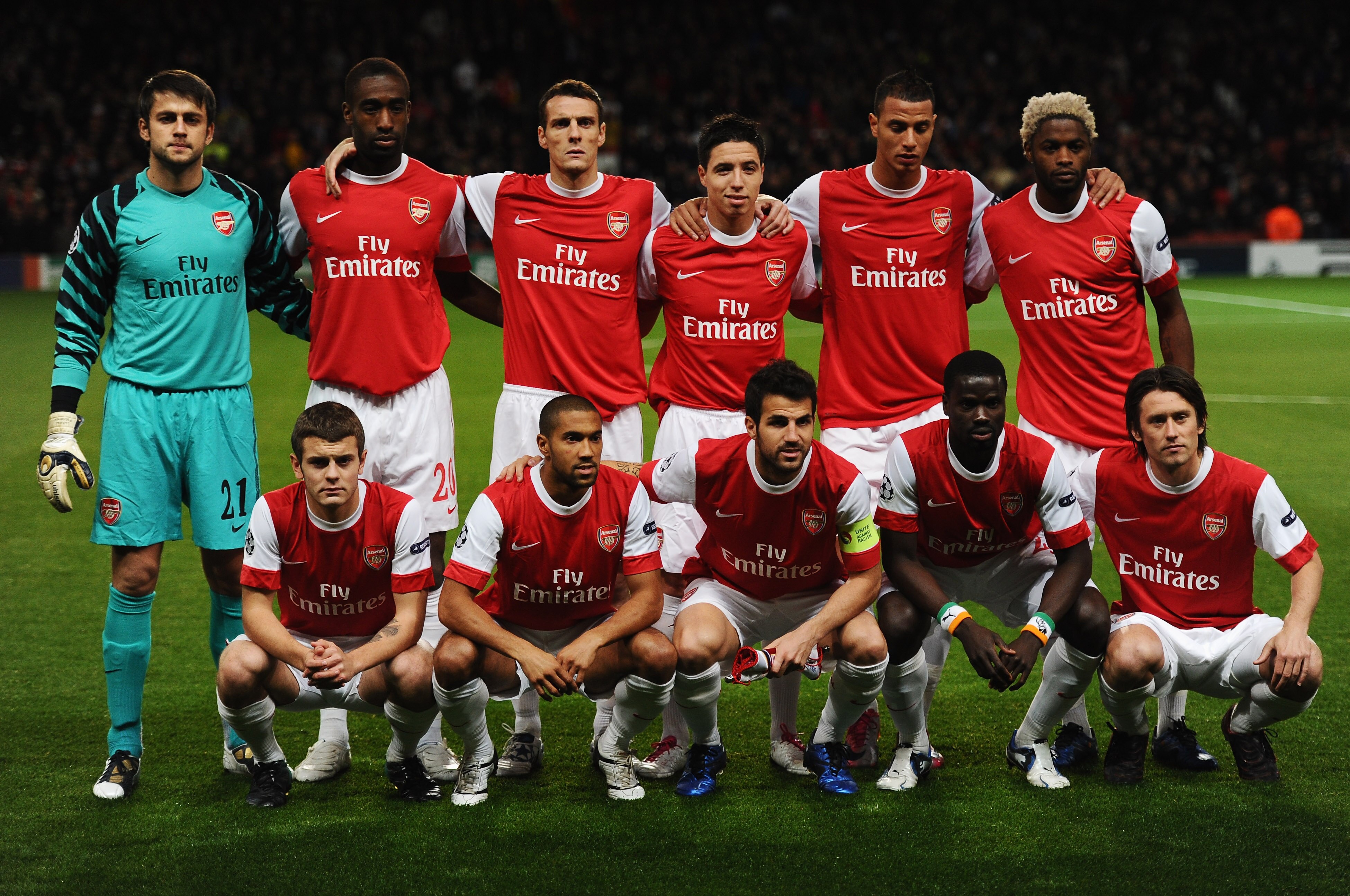 LONDON, ENGLAND - OCTOBER 19:  Arsenal line up prior to the UEFA Champions League Group H match between Arsenal and FC Shakhtar Donetsk at the Emirates Stadium on October 19, 2010 in London, England.  (Photo by Laurence Griffiths/Getty Images)
