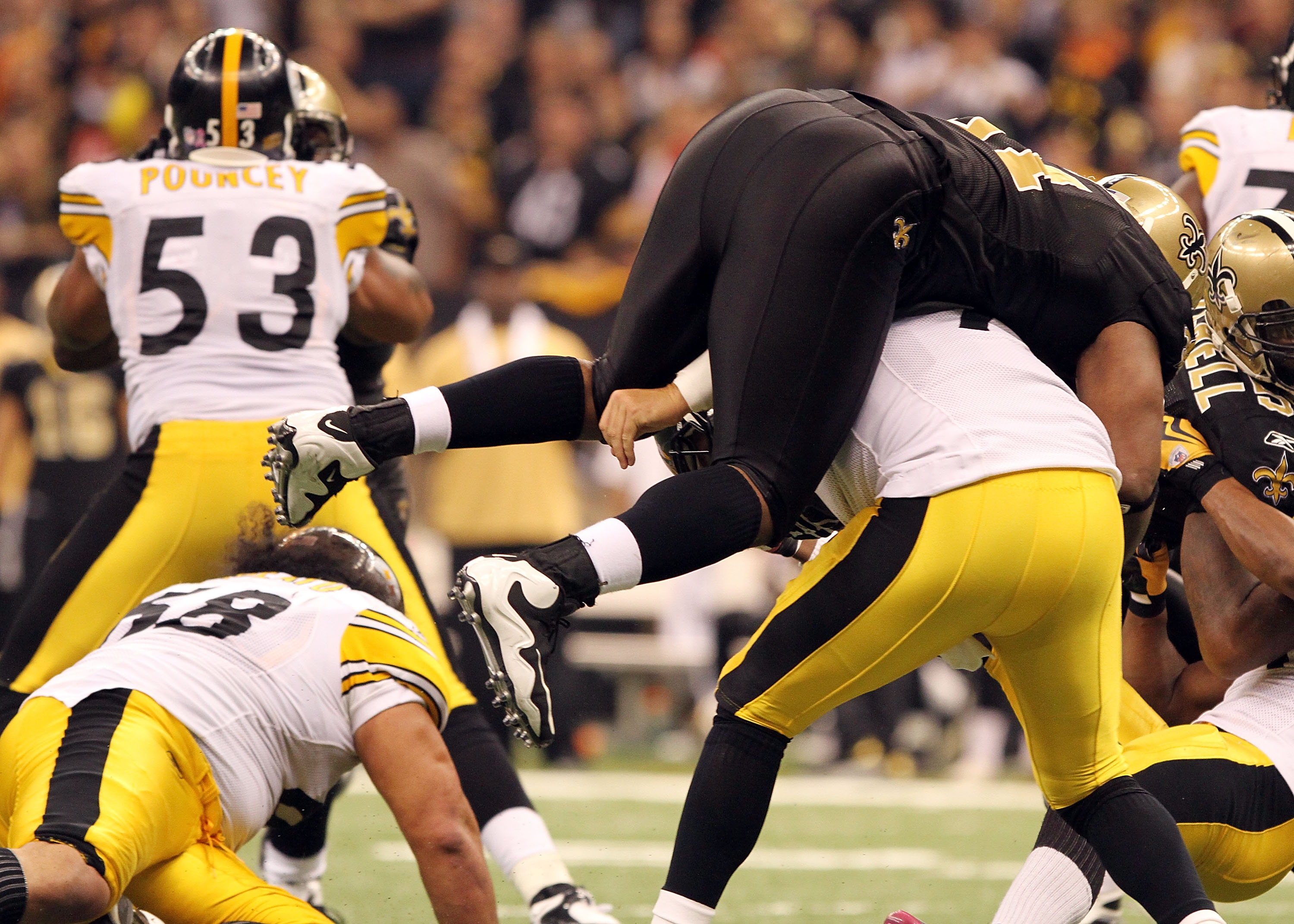 NEW ORLEANS - OCTOBER 31: Will Smith #91 of the New Orleans Saints sacks Ben Roethlisberger #7of the Pittsburgh Steelers at the Louisiana Superdome on October 31, 2010 in New Orleans, Louisiana. (Photo by Matthew Sharpe/Getty Images)