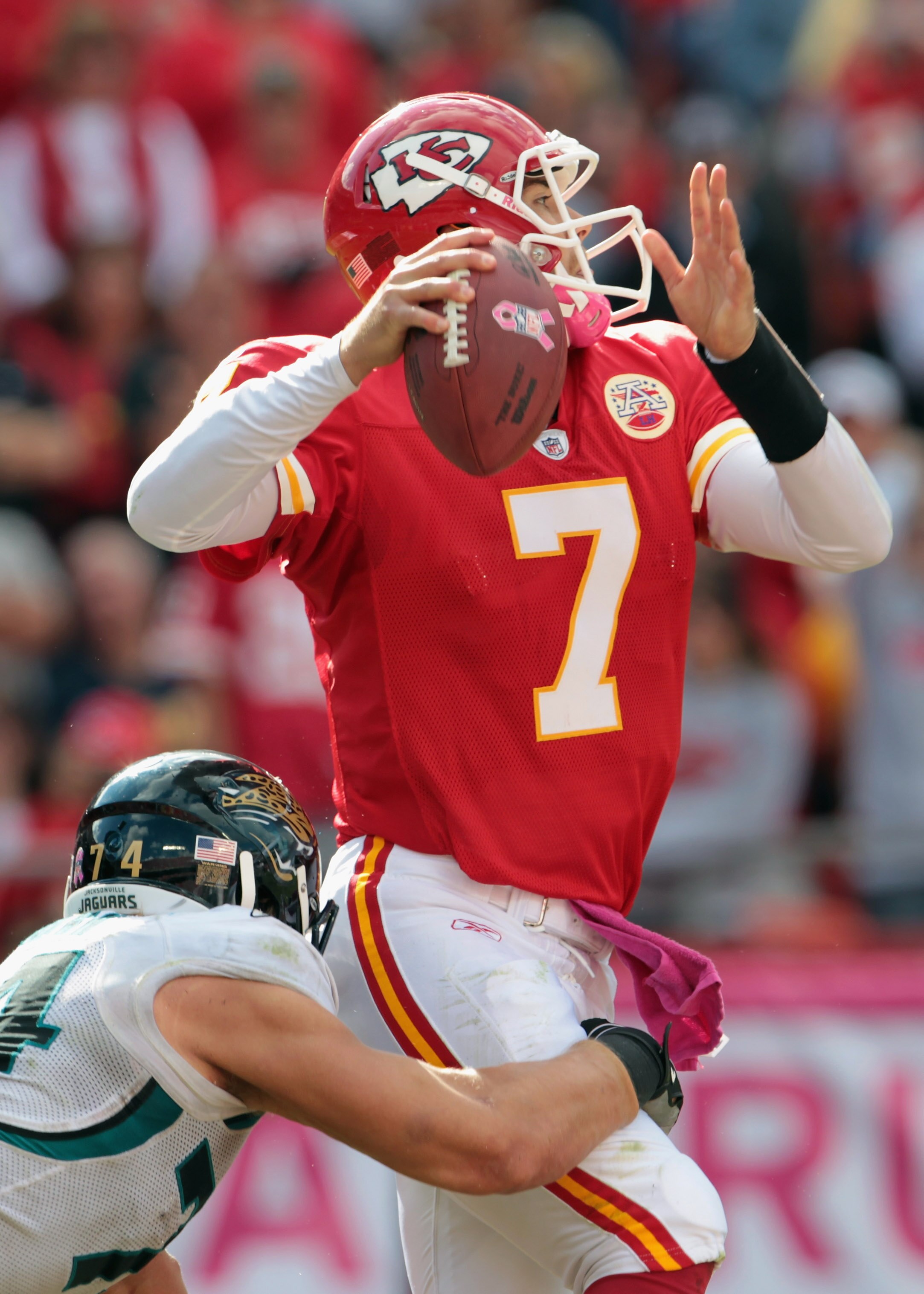 KANSAS CITY, MO - OCTOBER 24:  Quarterback Matt Cassel #7 of the Kansas City Chiefs passes during the game against the Jacksonville Jaguars on October 24, 2010 at Arrowhead Stadium in Kansas City, Missouri.  (Photo by Jamie Squire/Getty Images)