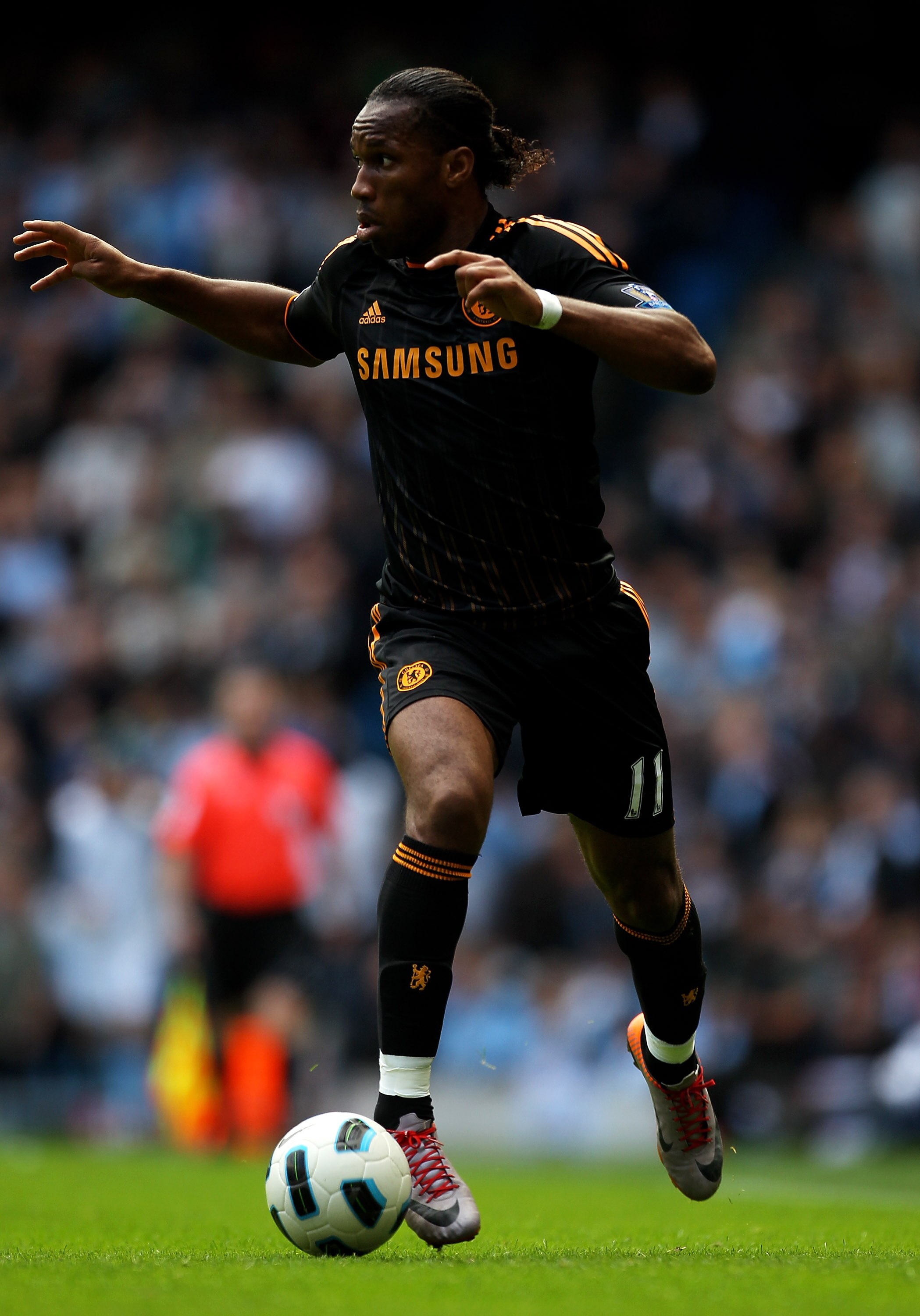 MANCHESTER, ENGLAND - SEPTEMBER 25:   Didier Drogba of Chelsea in action during the Barclays Premier League match between Manchester City and Chelsea at the City of Manchester Stadium on September 25, 2010 in Manchester, England.  (Photo by Alex Livesey/G