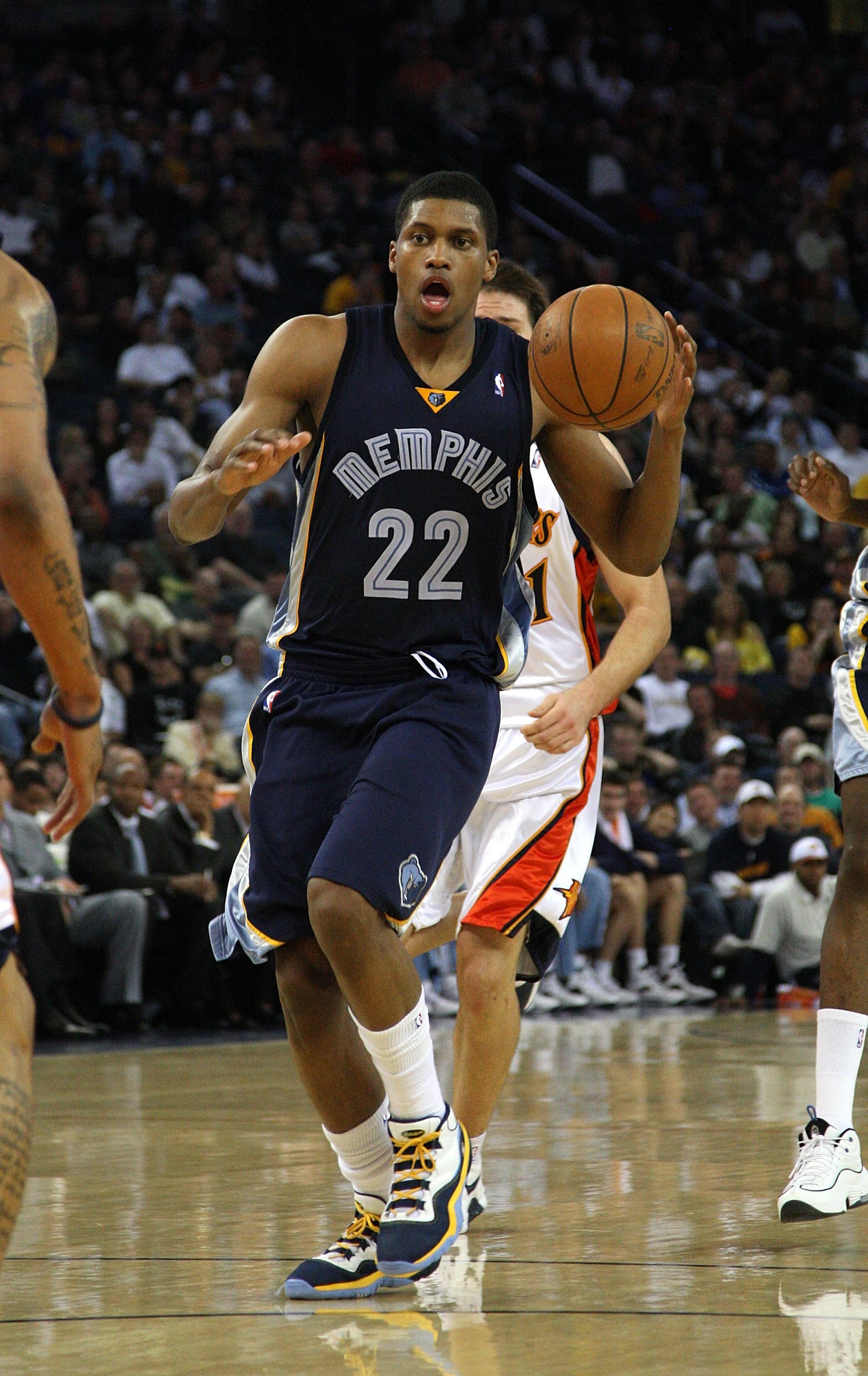 OAKLAND, CA - MARCH 30:  Rudy Gay #22 of the Memphis Grizzlies shoots drives against the Golden State Warriors during an NBA game on March 30, 2009 at Oracle Arena in Oakland, California. NOTE TO USER: User expressly acknowledges and agrees that, by downl