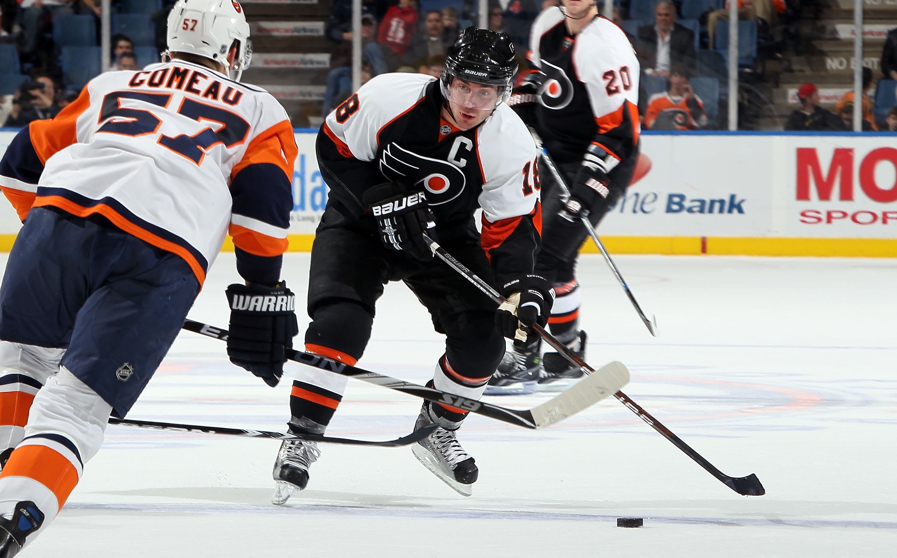 UNIONDALE, NY - APRIL 01:  Mike Richards #18 of the Philadelphia Flyers skates against the New York Islanders on April 1, 2010 at Nassau Coliseum in Uniondale, New York. The Isles defeated the Flyers 6-4.  (Photo by Jim McIsaac/Getty Images)