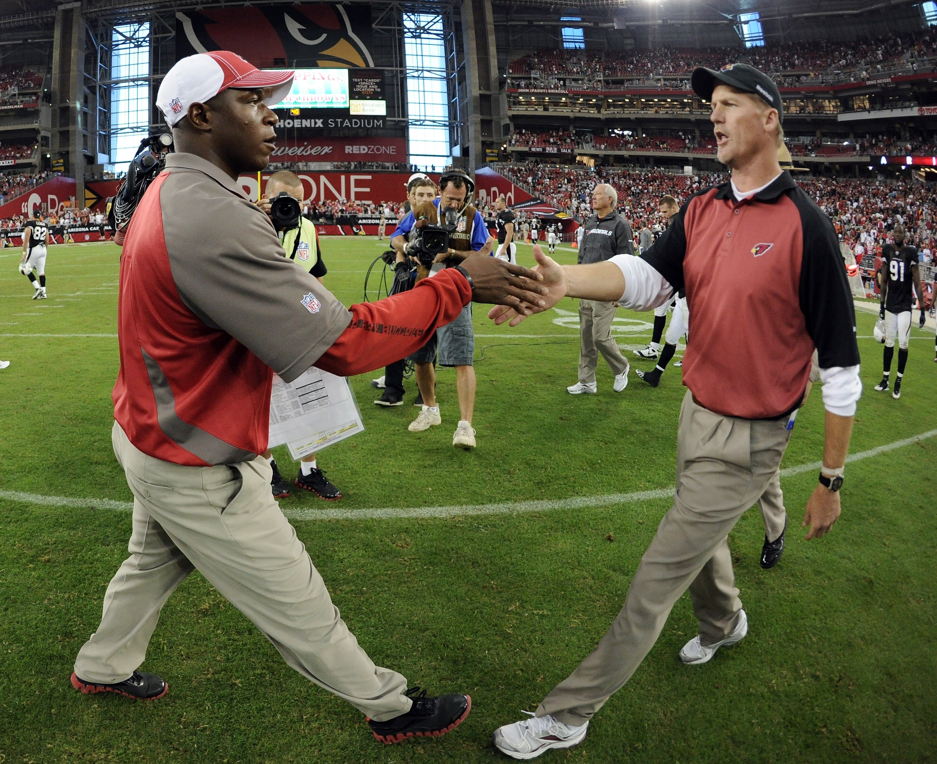 GLENDALE, AZ - OCTOBER 31:  Head Coach of the Tampa Bay Buccaneers Raheem Morris (L) is congratulated by Head Coach of the Arizona Cardinals Ken Whisenhunt after a 38-35 win at University of Phoenix Stadium on October 31, 2010 in Glendale, Arizona.  (Phot
