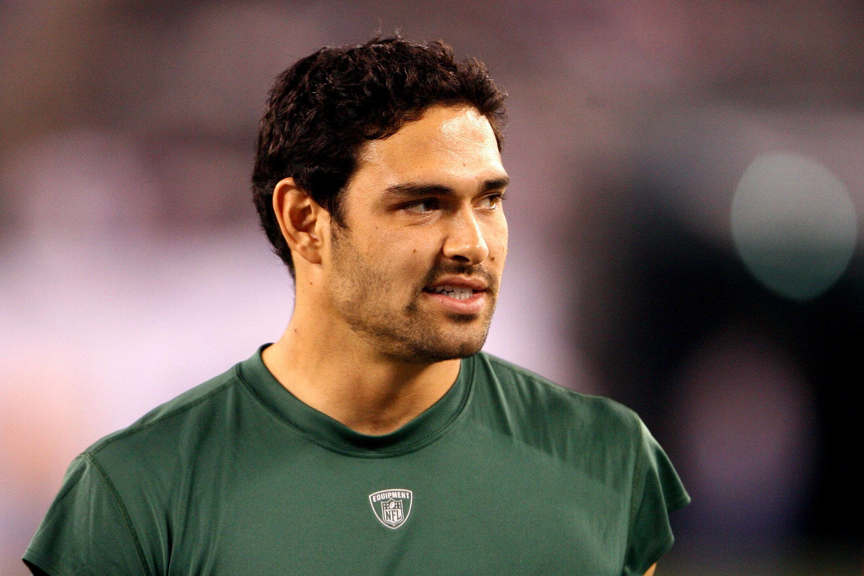 EAST RUTHERFORD, NJ - OCTOBER 11:  Quarterback Mark Sanchez #6 of the New York Jets looks on during warms up against the Minnesota Vikings at New Meadowlands Stadium on October 11, 2010 in East Rutherford, New Jersey.  (Photo by Andrew Burton/Getty Images