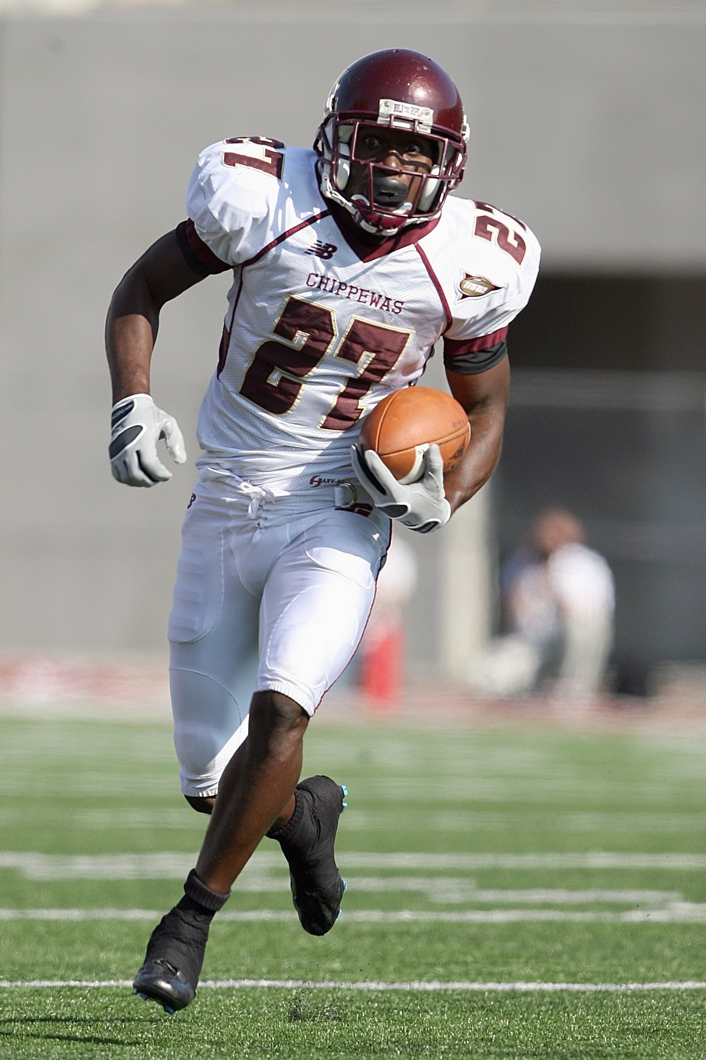 BLOOMINGTON, IN - NOVEMBER 01:  Antonio Brown #27 of the Central Michigan Chippewas carries the ball during the game against the Indiana Hooisers at Memorial Stadium on November 1, 2008 in Bloomington, Indiana.  (Photo by Andy Lyons/Getty Images)