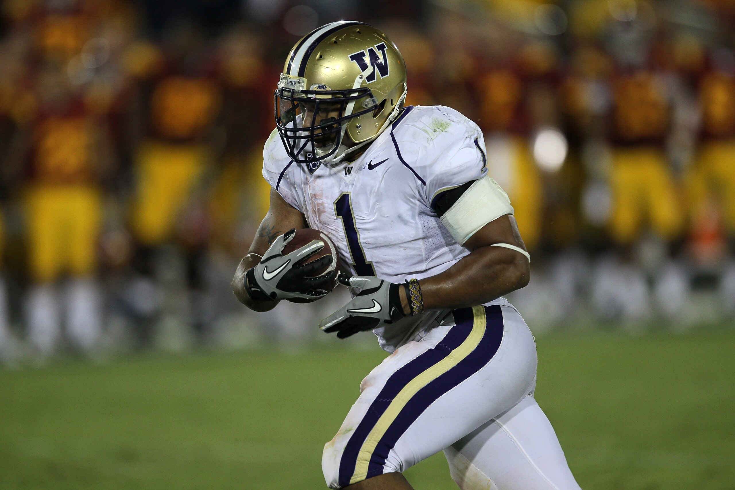 LOS ANGELES - OCTOBER 2:  Running back Chris Polk  of the Washington Huskies carries the ball against the USC Trojans at the Los Angeles Memorial Coliseum on October 2, 2010 in Los Angeles, California.  Washington won 32-31.   (Photo by Stephen Dunn/Getty