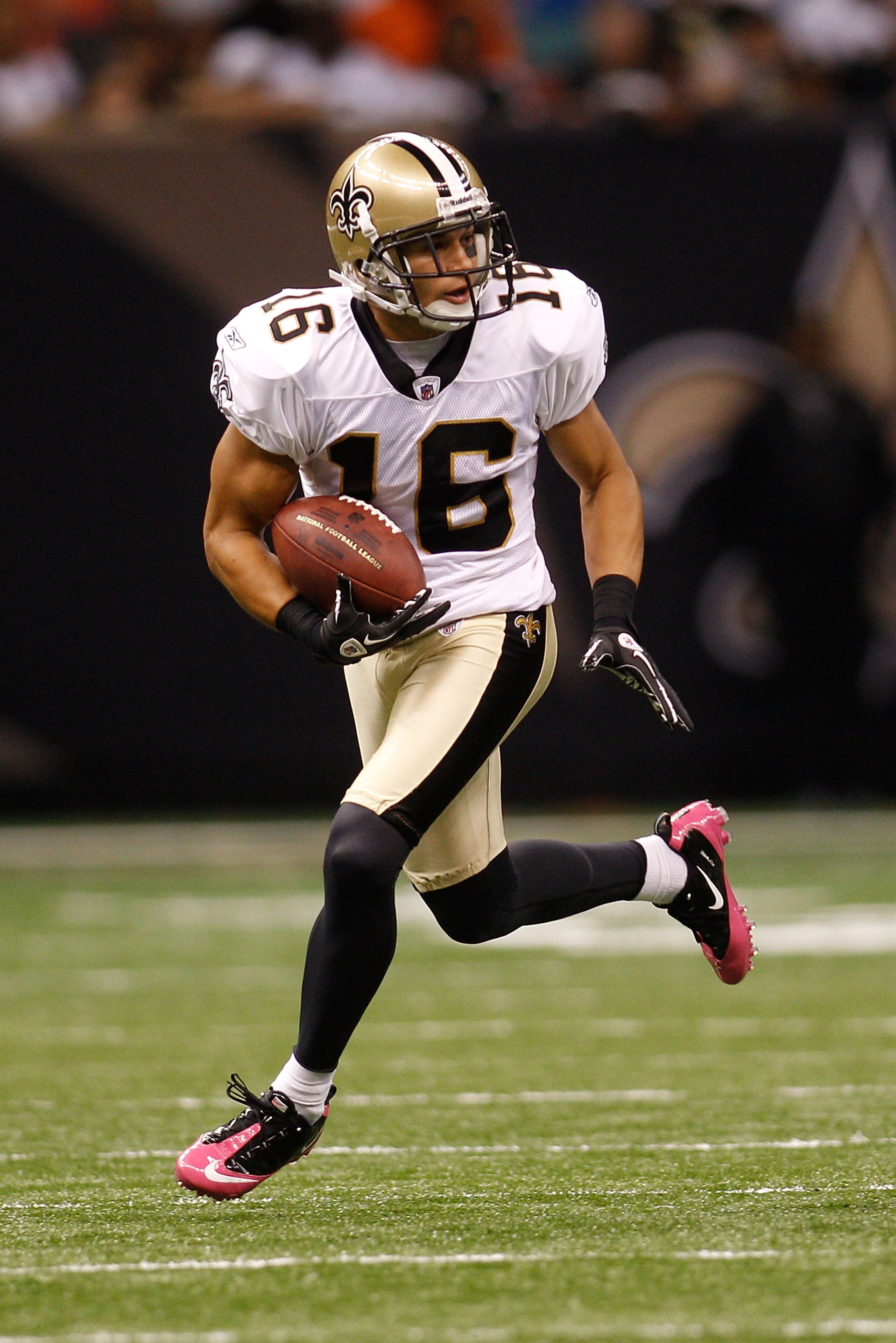 NEW ORLEANS - OCTOBER 24:  Lance Moore #16 of the New Orleans Saints in action during the game against the Cleveland Browns at the Louisiana Superdome on October 24, 2010 in New Orleans, Louisiana.  (Photo by Chris Graythen/Getty Images)
