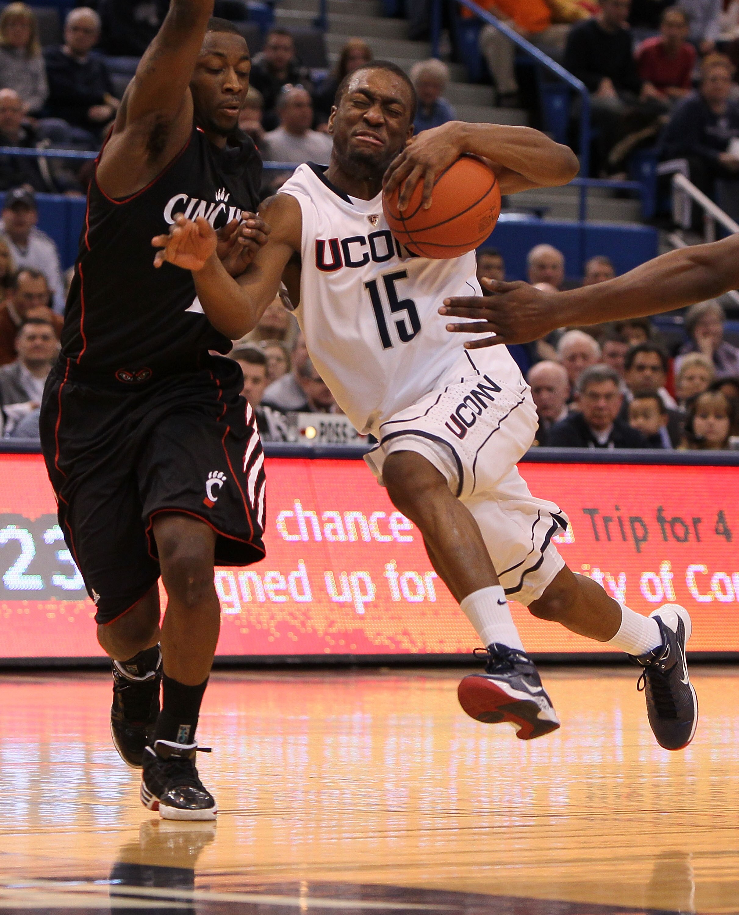 HARTFORD, CT - FEBRUARY 13: Kemba Walker #15 of the Connecticut Huskies drives toward the basket against the Cincinnati Bearcats at the XL Center on February 13, 2010 in Hartford, Connecticut. (Photo by Jim Rogash/Getty Images)