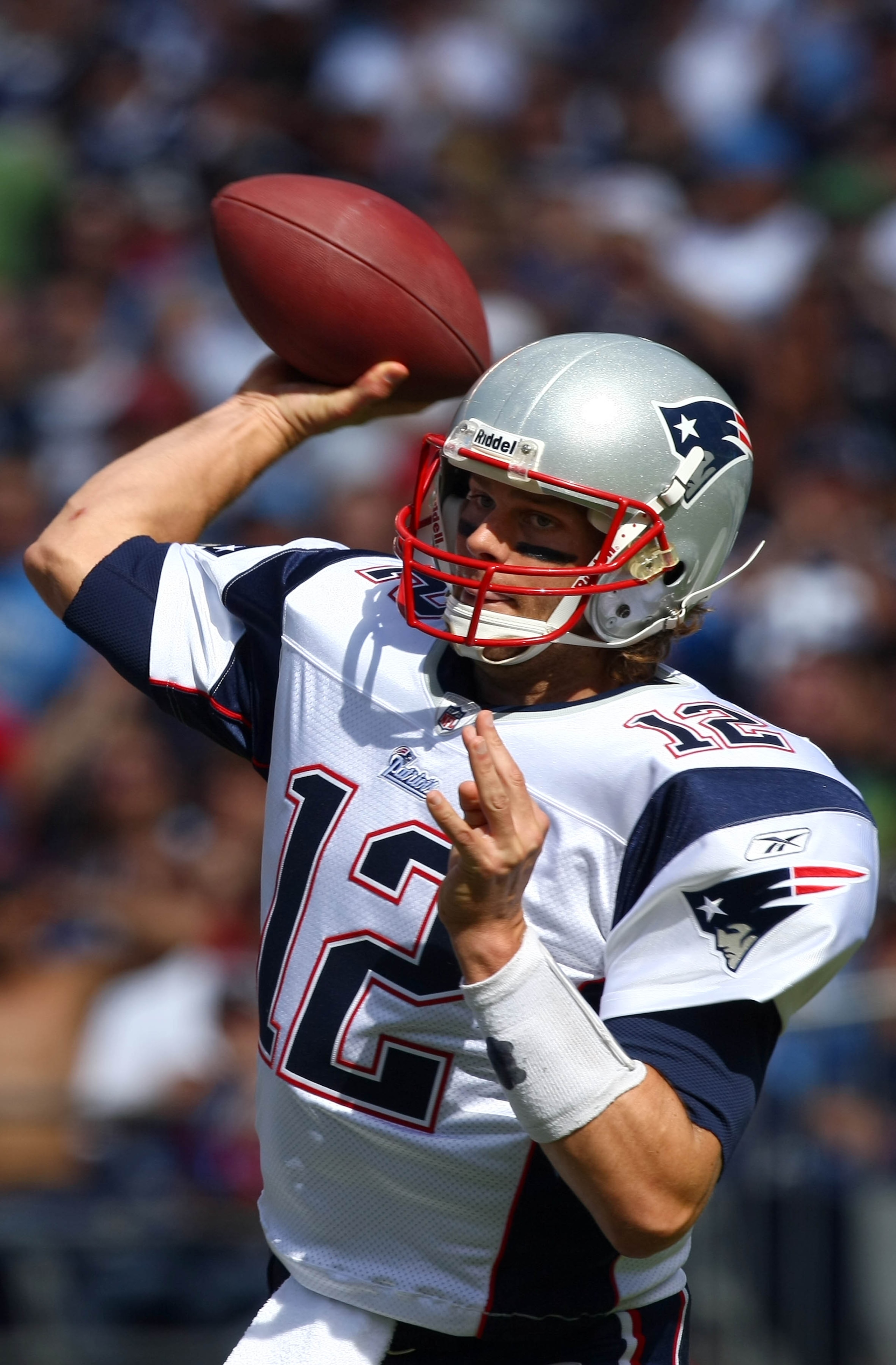 SAN DIEGO - OCTOBER 24: Quarterback Tom Brady #12 of the New England throws the ball against the San Diego Chargers during their NFL game on October 24, 2010 at Qualcomm Stadium in San Diego, California. (Photo by Donald Miralle/Getty Images) SAN DIEGO - OCTOBER 24: Quarterback Tom Brady #12 of the New England throws the ball against the San Diego Chargers during their NFL game on October 24, 2010 at Qualcomm Stadium in San Diego, California. (Photo by Donald Miralle/Getty Images)