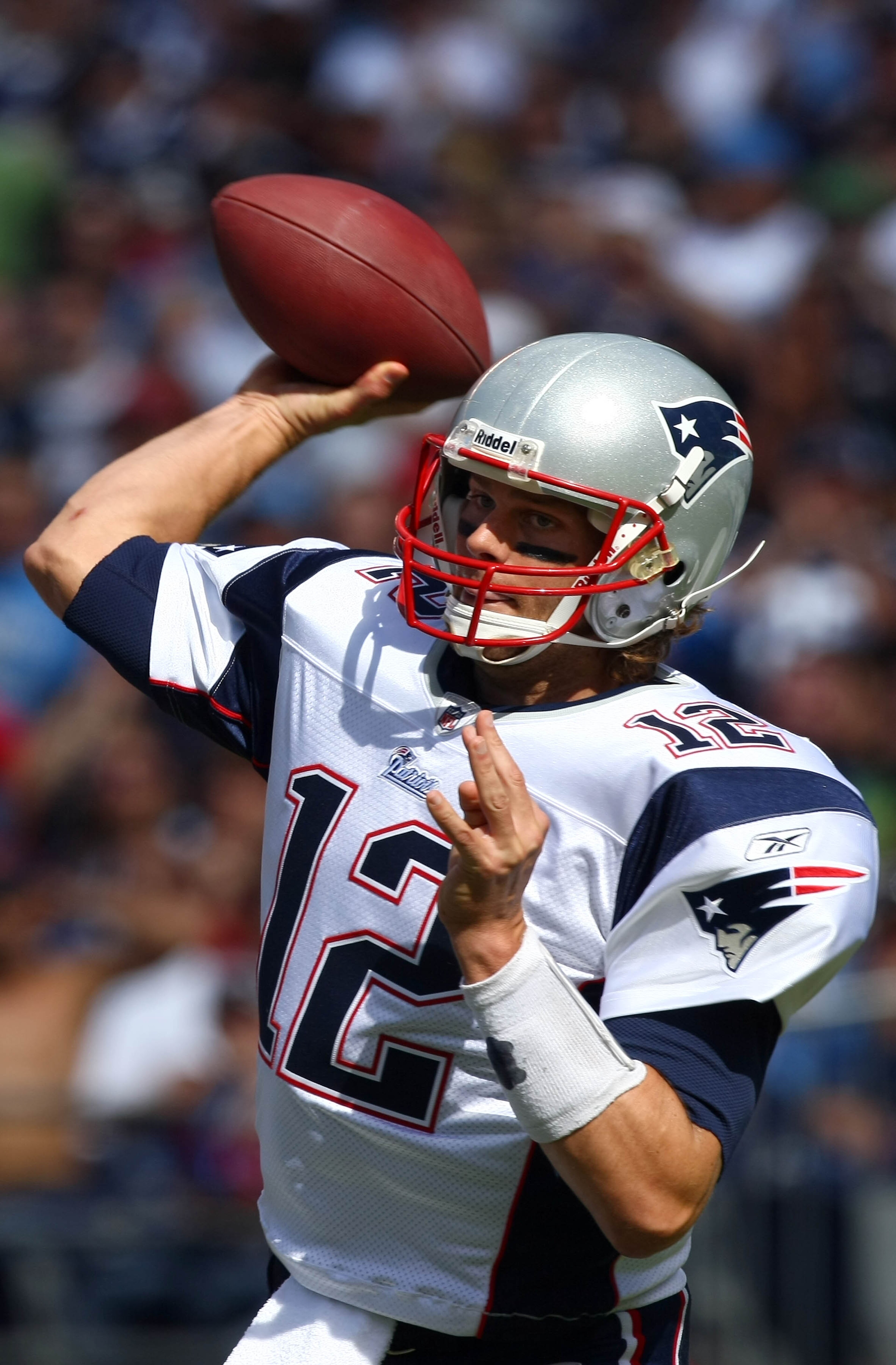 SAN DIEGO - OCTOBER 24:  Quarterback Tom Brady #12 of the New England throws the ball against the San Diego Chargers during their NFL game on October 24, 2010 at Qualcomm Stadium in San Diego, California. (Photo by Donald Miralle/Getty Images)